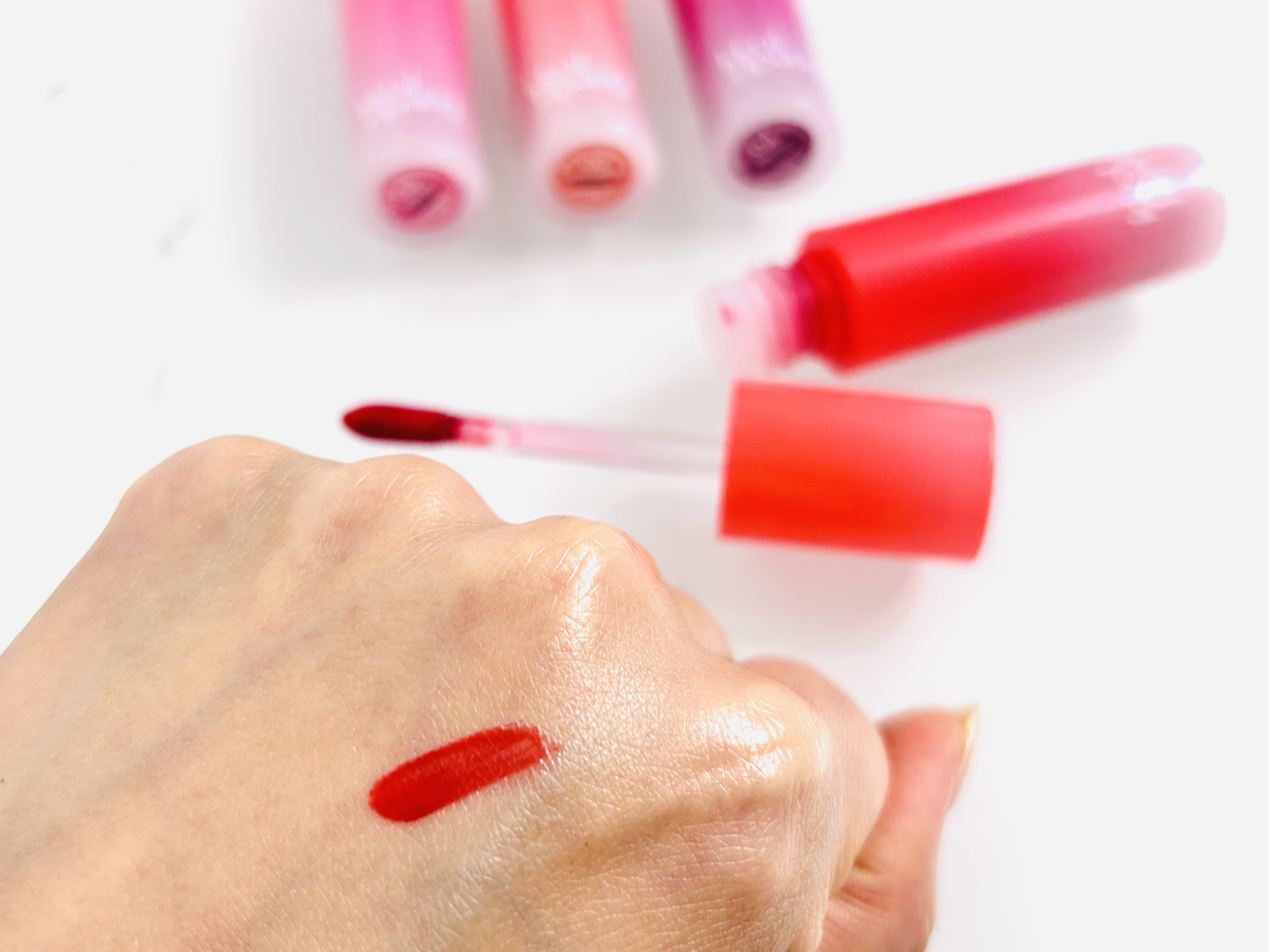 kkotppang アイスドロップウォーターティントのクチコミ「唇にそのまま塗るだけで簡単にきれいに仕上がるオールインワンリップ💄
しっとりとしたテクスチャー.....」（2枚目）