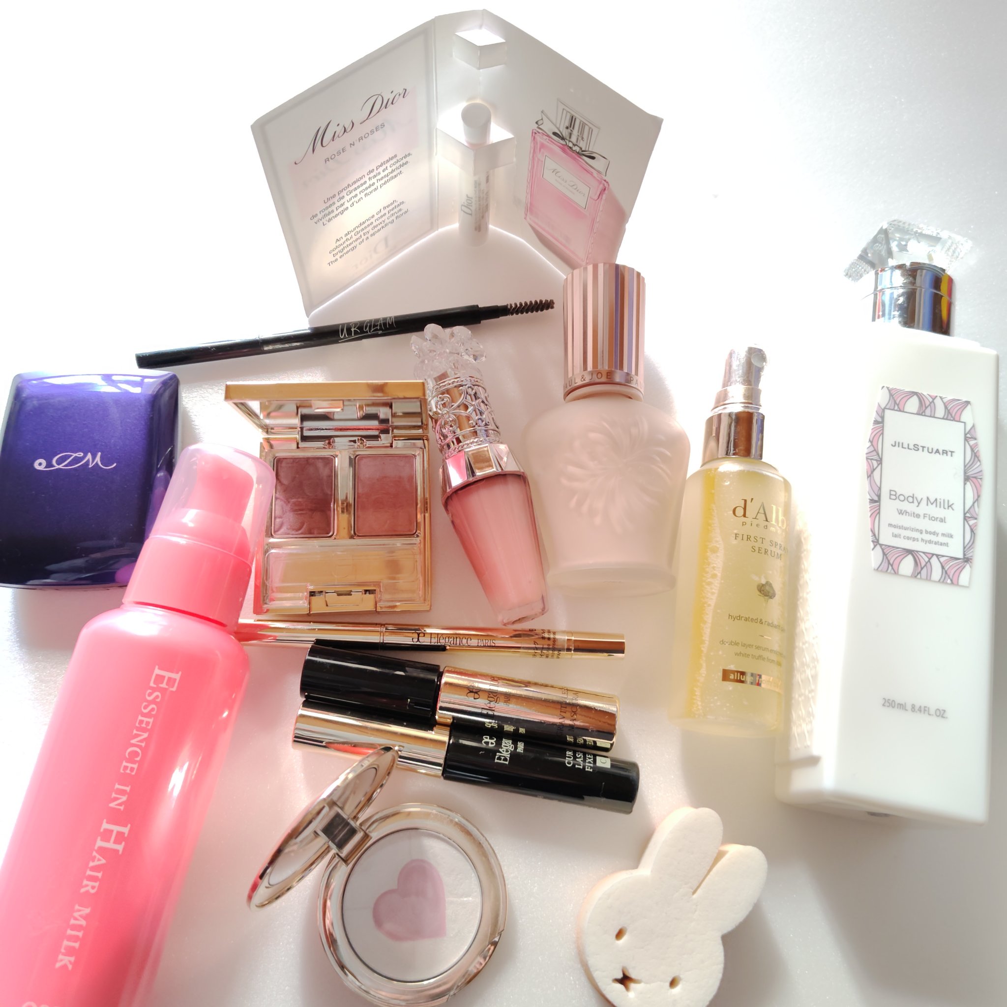 本日のコスメ
✼••┈┈••✼••┈┈••✼••┈┈••✼•
♡　＃PAUL & JOE BEAUTE
＃ラトゥーエクラ ファンデーション 　　
プライマー N
もう〜 つやつやって感じ


♡　＃ミスディオール ローズ&ローズ
#提供　
