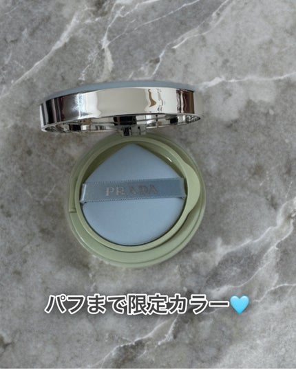PRADA BEAUTY プラダ メッシュ クッションのクチコミ「【PRADA メッシュ クッション|限定ライトブルーパッケージ】
ちょうど限定ライトブルーの.....」(3枚目)