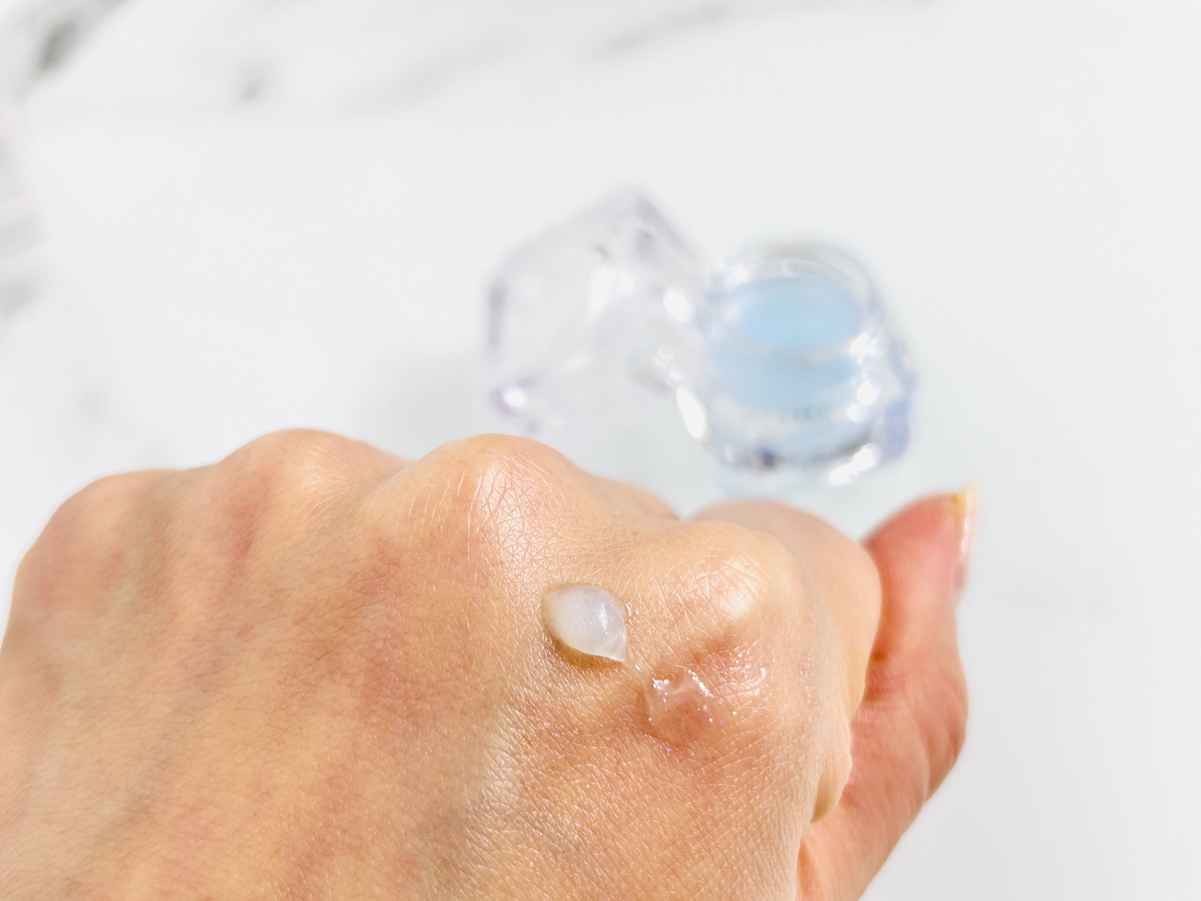 kkotppang コッパン メルティングアイスバームのクチコミ「唇に輝く氷のような光沢を与える高保湿バーム✨
氷のようなパッケージが可愛い🧊💕
軽く塗るだけで.....」（3枚目）