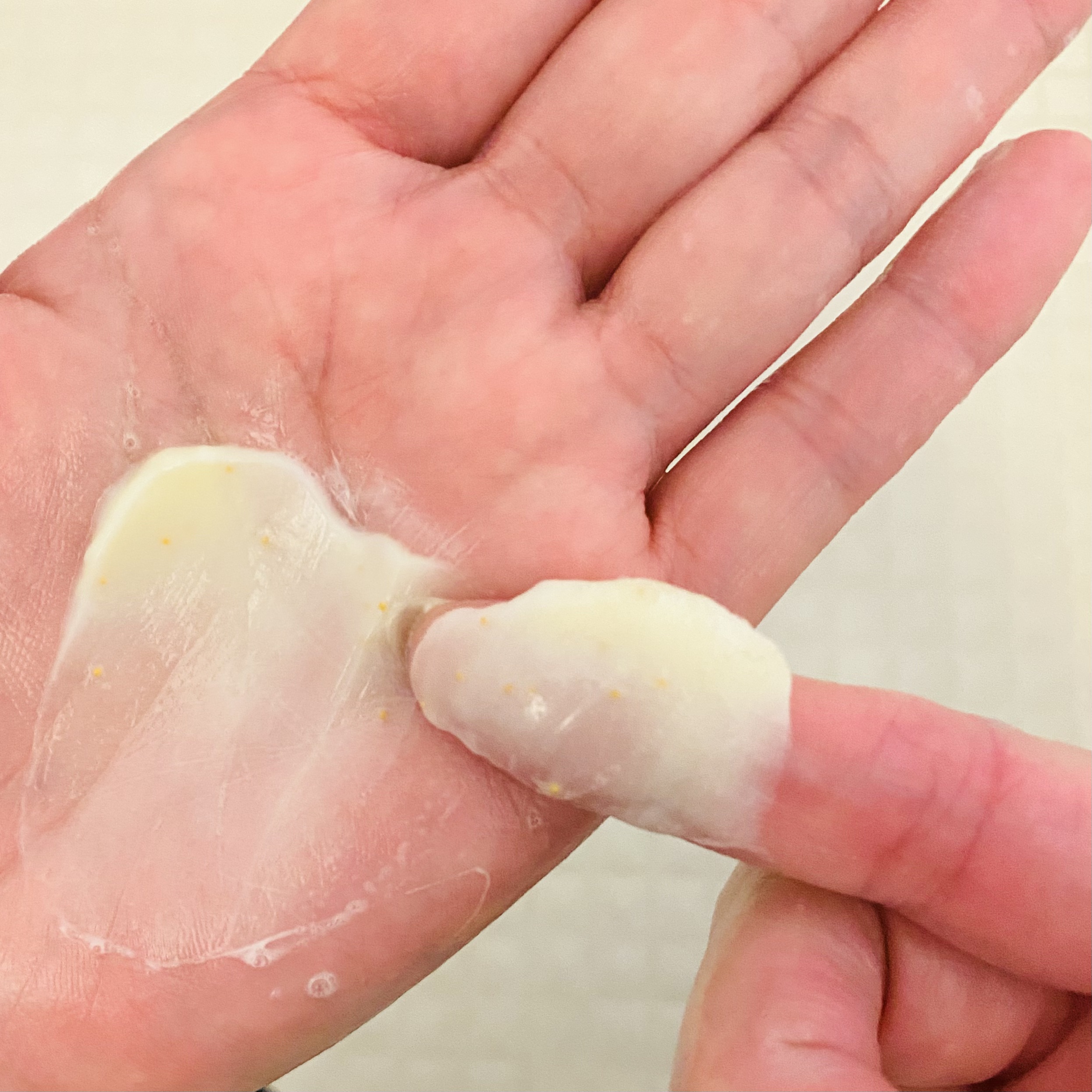 サナ グラスーン グルタブライト ＶＣ ハイドロポアクリーン/GLASSOON/スクラブ・ゴマージュを使ったクチコミ（2枚目）