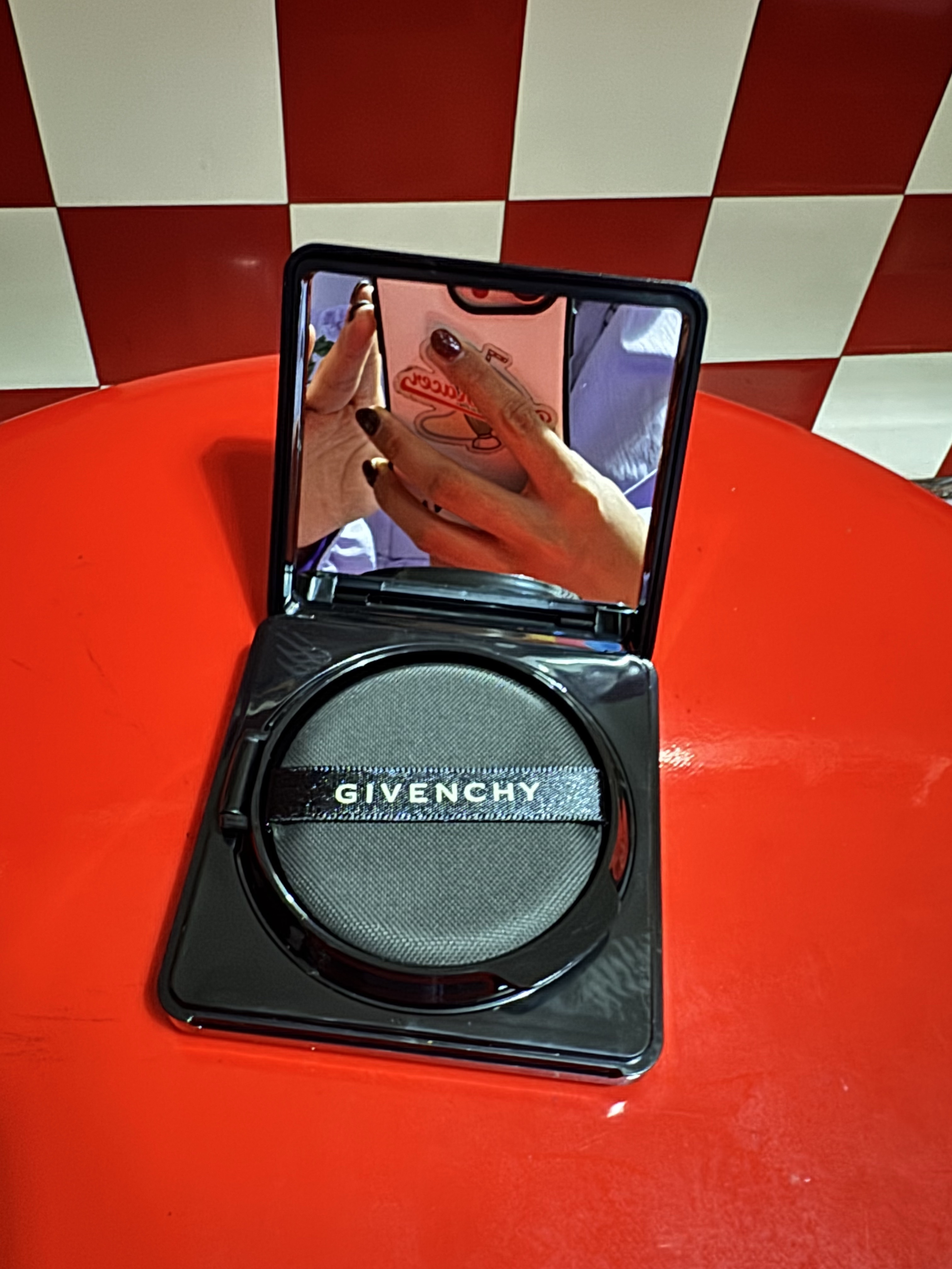 ソワン ノワール UV コンパクト/GIVENCHY/日焼け止めローションを使ったクチコミ（2枚目）