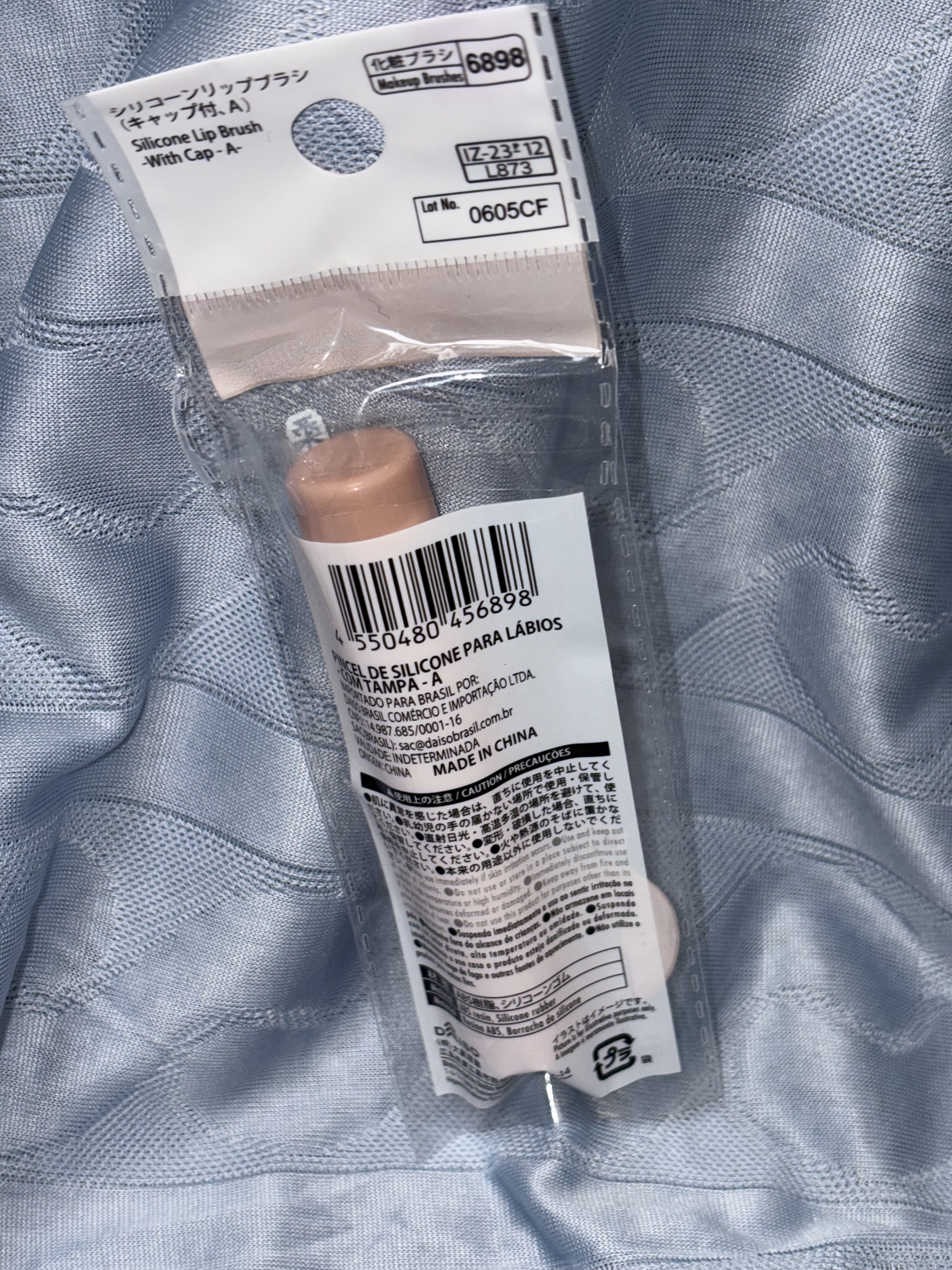 シリコーンリップブラシ/DAISO/メイクブラシを使ったクチコミ（3枚目）