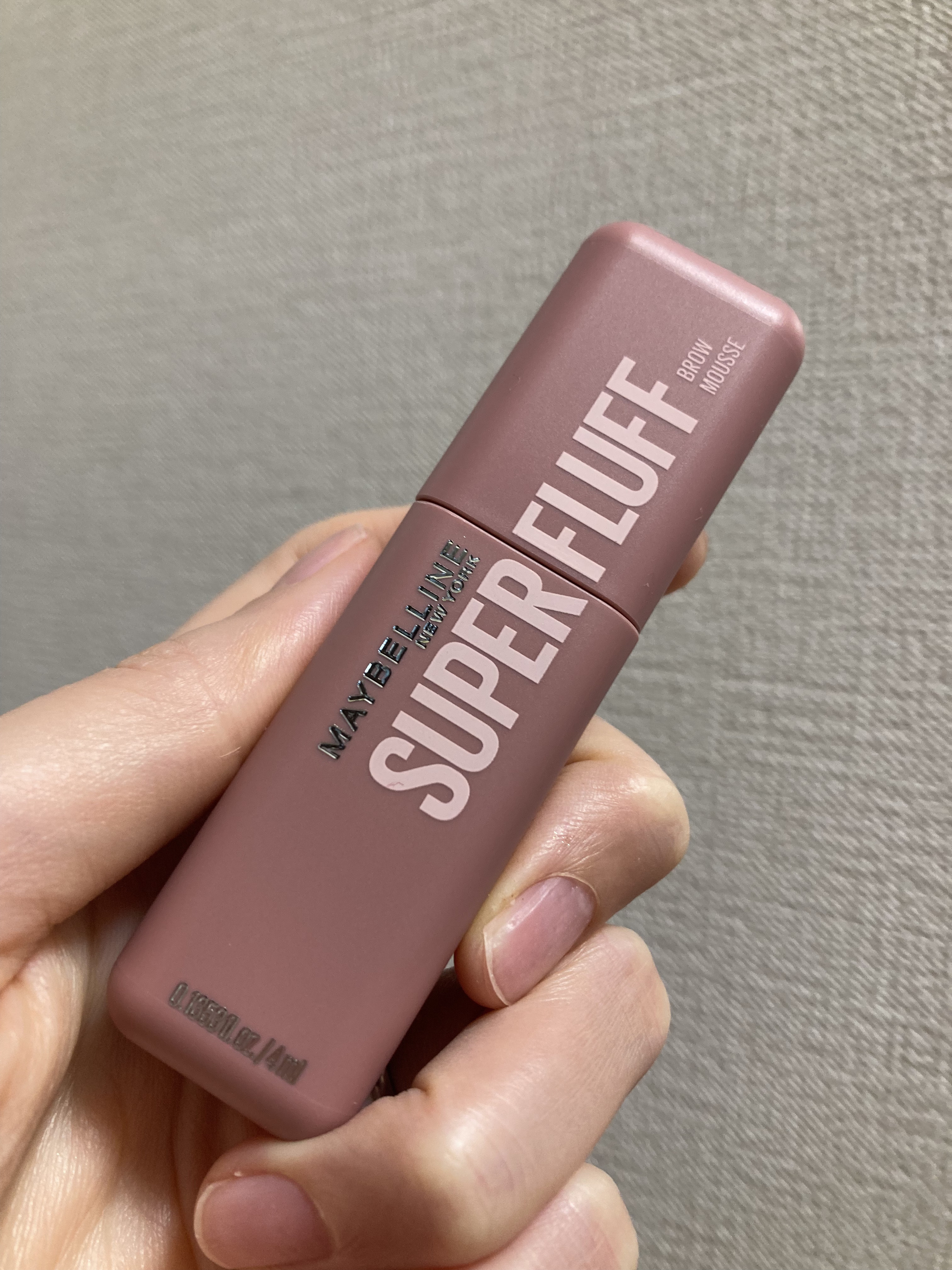 3色め！



MAYBELLINE NEW YORK

ＳＰ フラッフ ブロウ ムース

06　いちごムースラテ　ピンクアッシュ

¥1,672　1月19日発売



パケの色から

かなりの青みピンクかと思ったのですが、

あけてブラシ