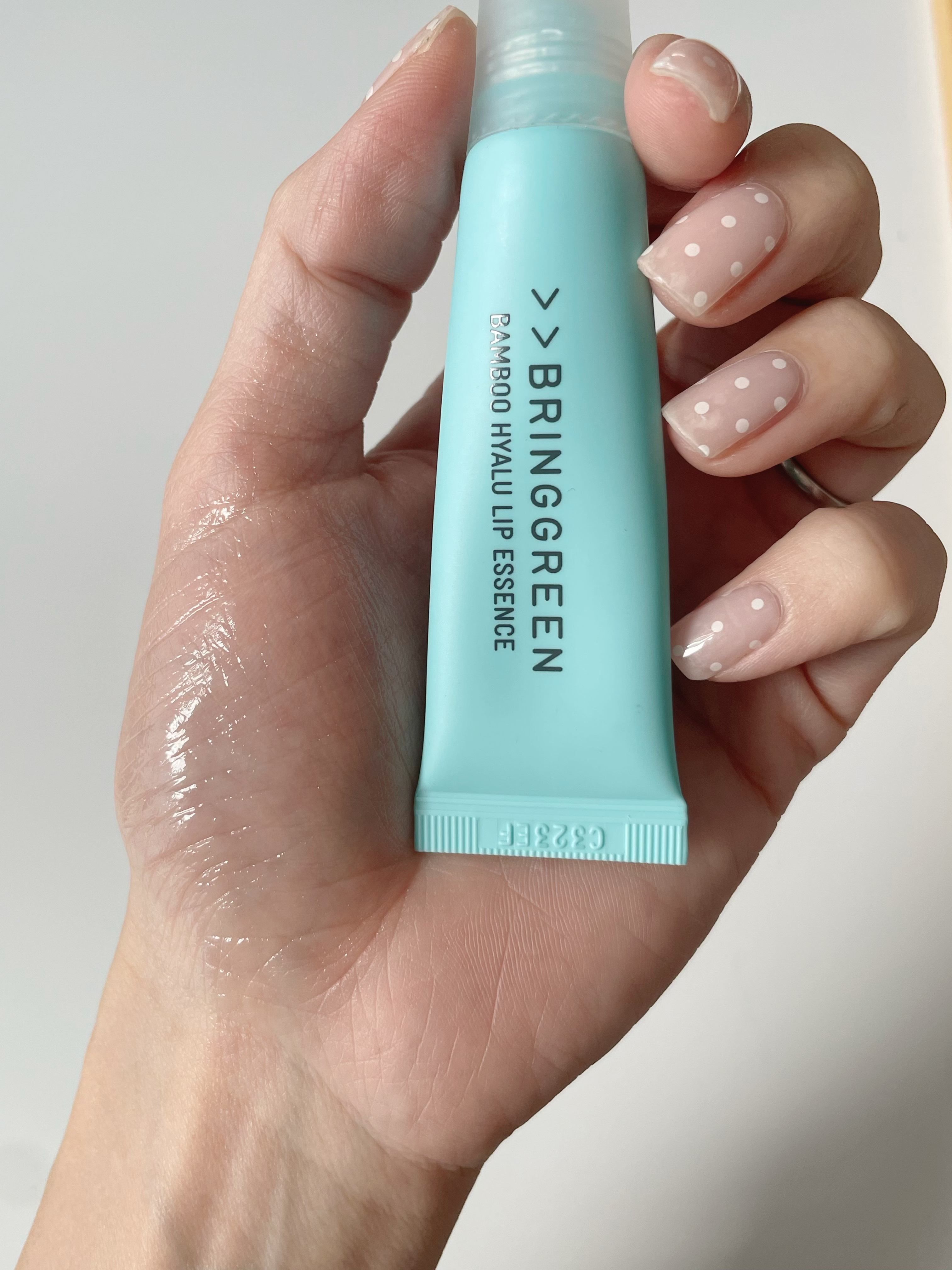 うるうる💧リップバーム

BRINGGREEN　ブリングリーンの
バンブーヒアルリップエッセンス
¥770

☑︎2種類のヒアルロン酸配合でうるうるに💋
☑︎唇が割れたり、乾燥を感じる人に
☑︎ベタつかず心地よいリップバーム
☑︎カサつ