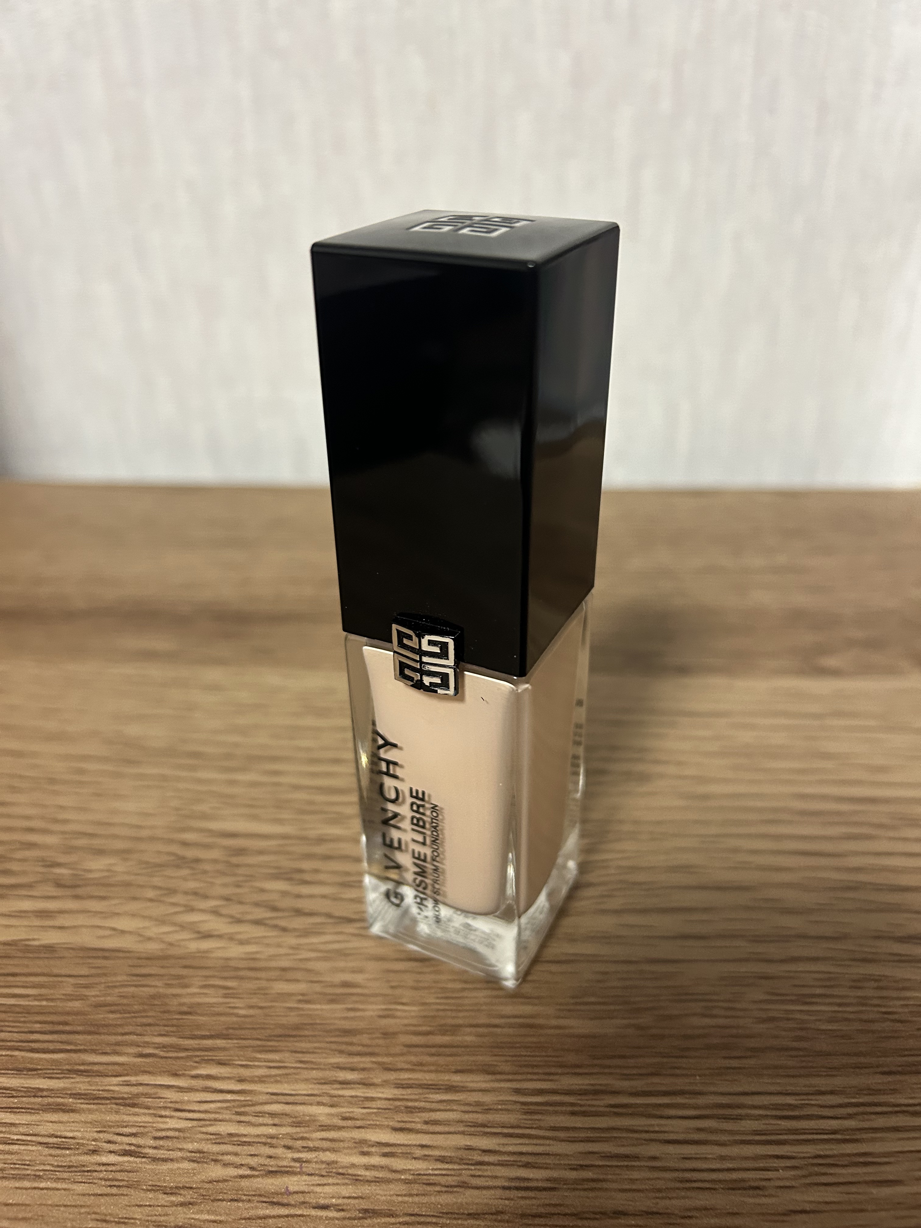 プリズム･リーブル･グロウ･セラム･ ファンデーション 0N/GIVENCHY/リキッドファンデーションを使ったクチコミ（1枚目）