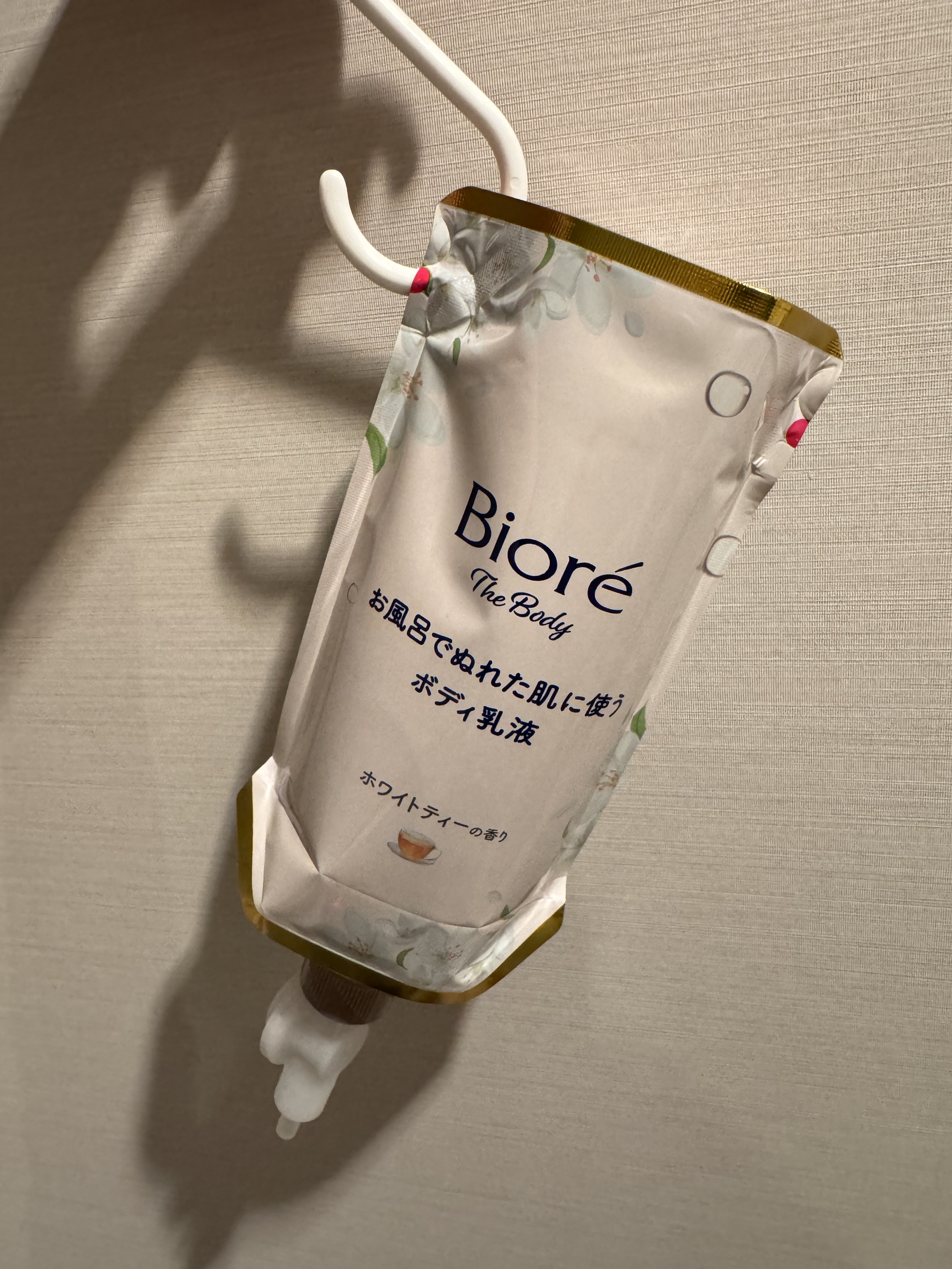 ビオレ ザ ボディ お風呂でぬれた肌に使うボディ乳液 肌しっとり ホワイトティーの香り/ビオレu/ボディミルクを使ったクチコミ（2枚目）