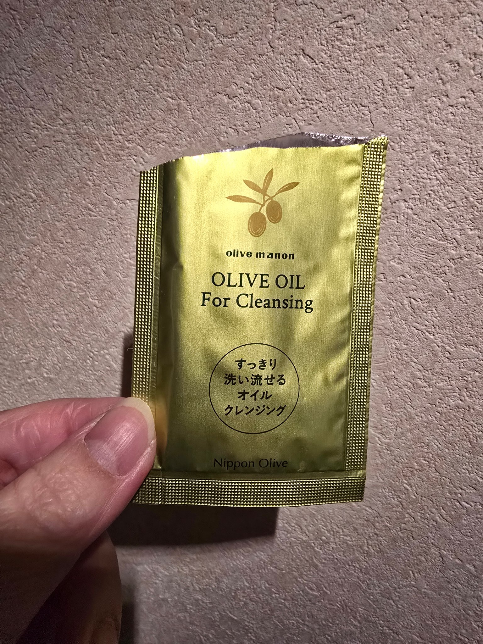 久し振りにサンプル使ってみた✨
思ったよりオリーブ強くておったまげた笑

でもめっちゃ綺麗にメイク落とせたから嬉しい♡

これは好きだな♥️
お金持ちになったら買います( 'ω')/ ﾊｲ!

#オリーブマノン
#オリーブオイルクレンジング