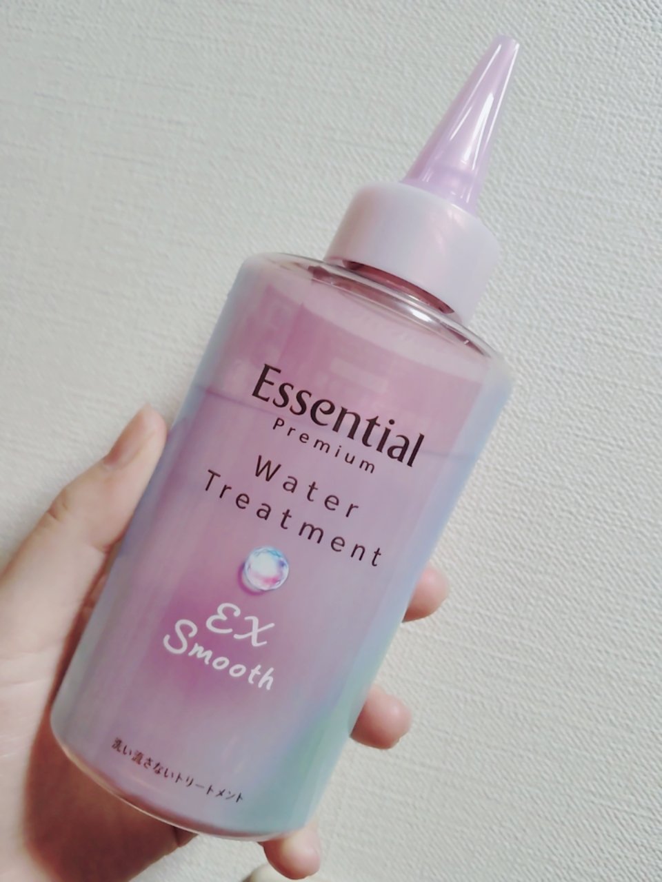 エッセンシャル プレミアム ウォータートリートメント EXスムース

みなさん、こんばんは☺
エッセンシャル プレミアム ウォータートリートメント EXスムースを紹介します。

モイストとスムース、両方使ってみましたがモイストの
方がツヤが