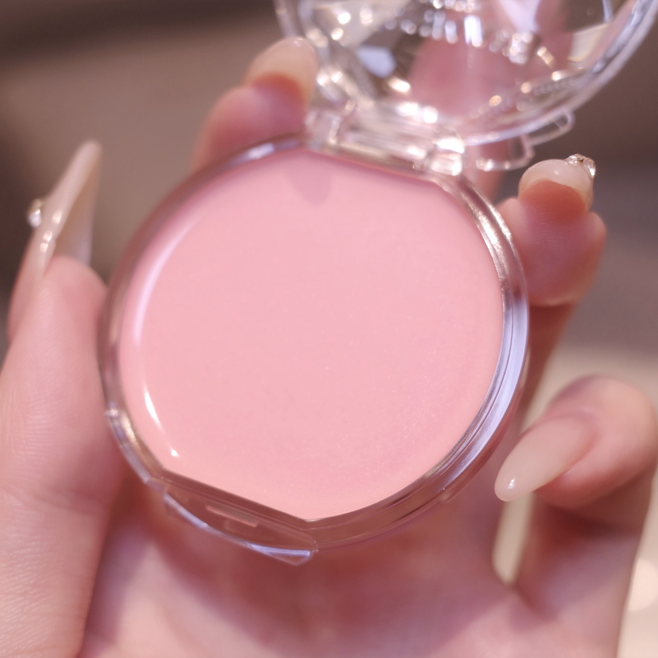 キャンメイクのクリームチーク、イエベのためのピーチムースとかいう神新色出てた🍑🪄超あざというぶピーチピンクで一番モテるやつじゃん……