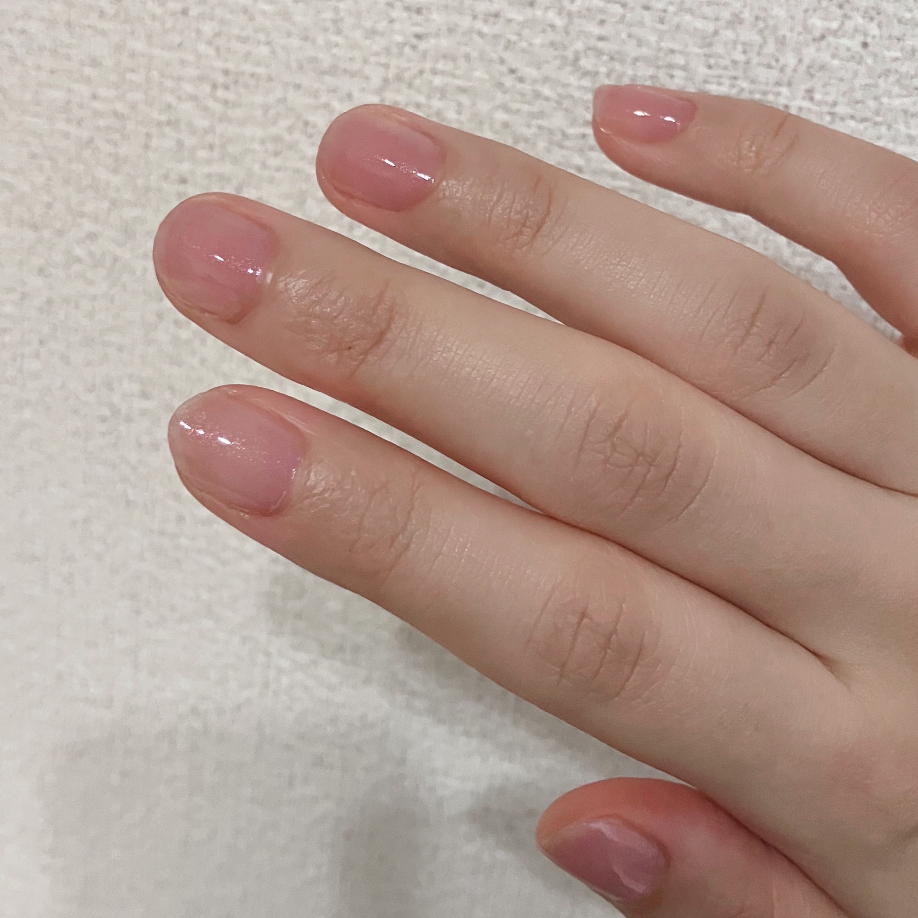 少しずつ集めてる胡粉ネイル💅
限定で再販していた黎明色も
購入してみました✨

少しパープル感がある薄ピンクに
ラメが入っていて、ありそうで
なかなか無い色です💕

私はペディキュアにした方が
肌が明るく見えて気に入りました🫶


1