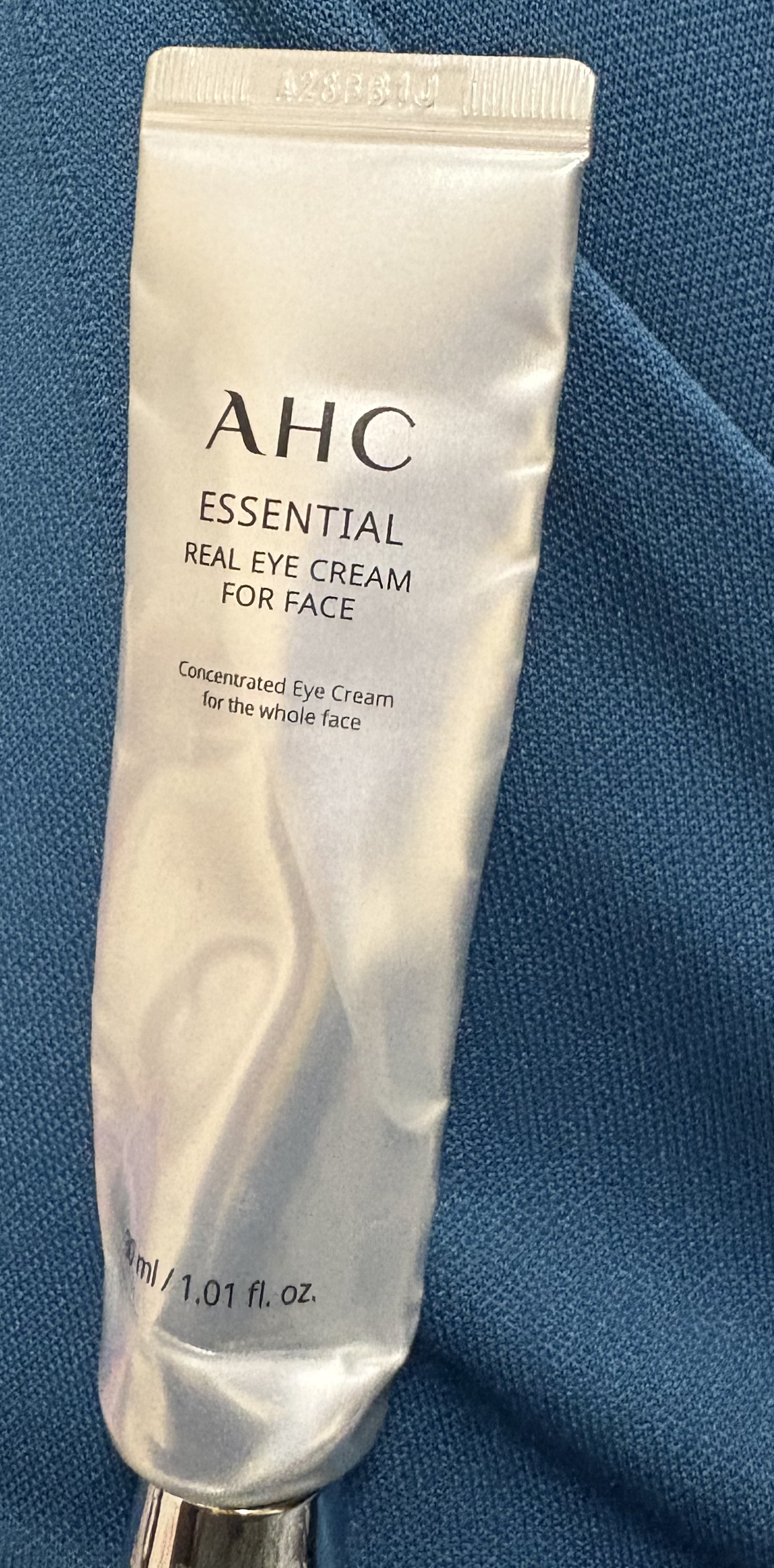 エッセンシャル リアル アイクリーム フォーフェイス/AHC/アイケア・アイクリームを使ったクチコミ（1枚目）