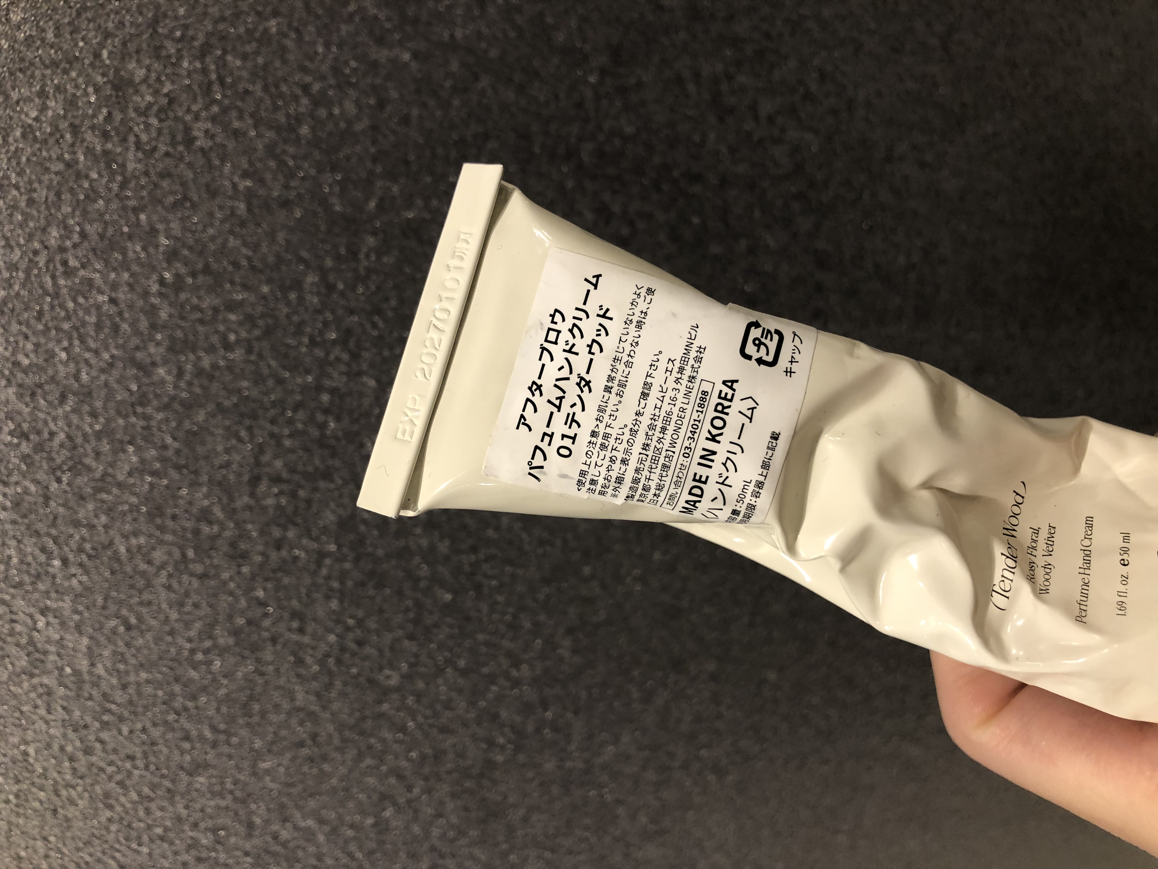  パフューム ハンドクリーム TENDER WOOD/After blow/ハンドクリームを使ったクチコミ（2枚目）