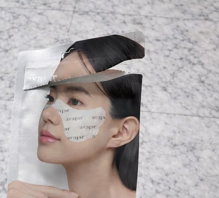 avajar リジュビネイティングアイリンクルコントロールマスクのクチコミ「実際に使用してみて、まず感じたのは貼るタイプのアイクリームが目元にぴったり密着する点です。動い.....」(2枚目)