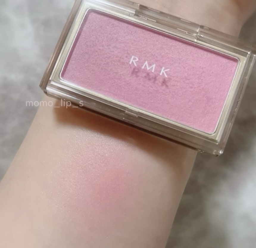RMK RMK ピュア コンプレクション ブラッシュのクチコミ「ほわっと色付くピンクチーク。
見た目より青み控えめで赤みが出る誰にでも似合う万能ピンクチーク🩷.....」（1枚目）