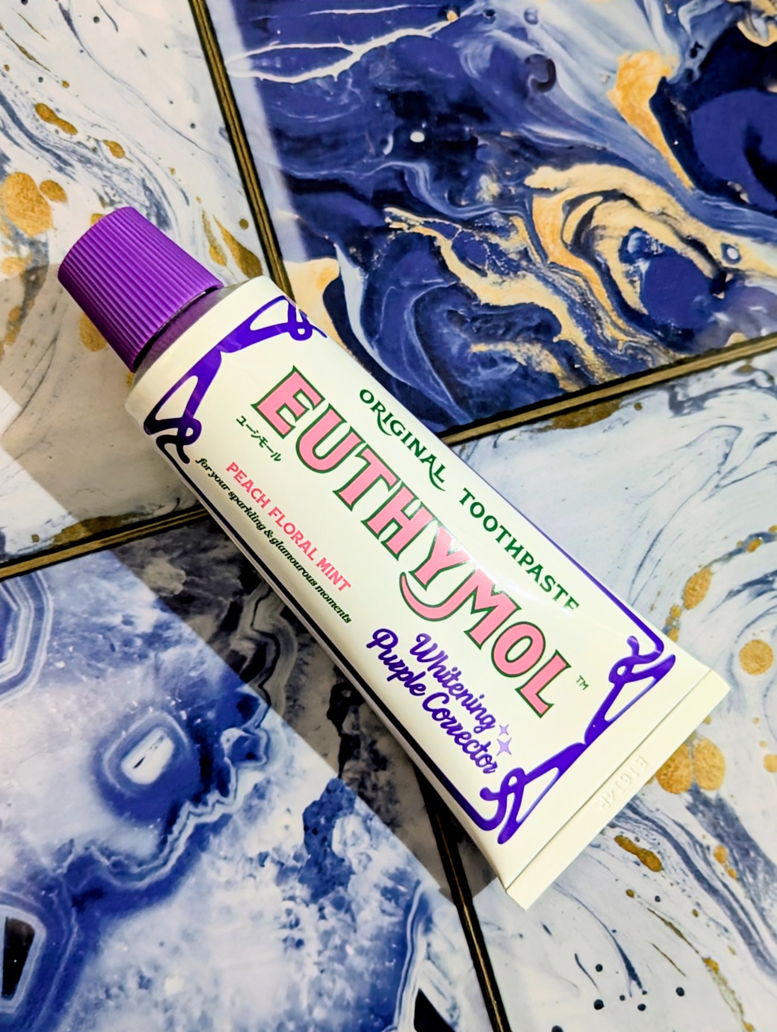 今まで見た歯磨き粉で1番可愛いです(*^^*)
アットコスメのポップアップで見かけた時は歯磨き粉のブランドとは知らずに可愛いくて近寄ってしまったほどです^^;

歯磨き粉にはなるべくホワイトニング効果が