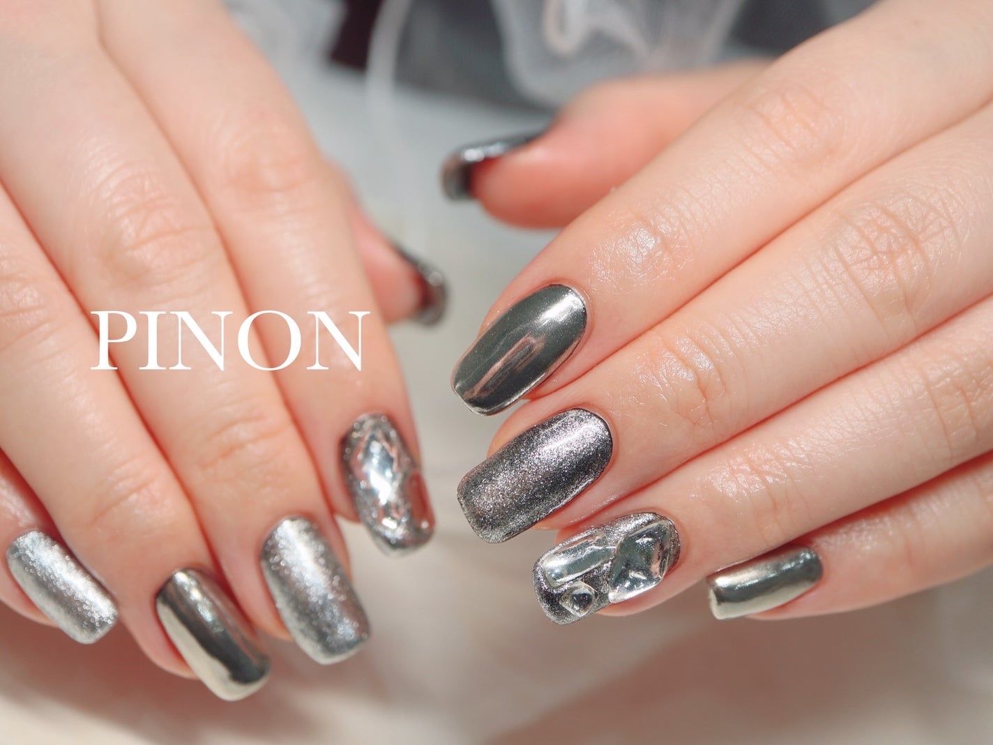 shino on LIPS 「持込みデザイン☺︎硬そうな強そうなBLACK×glitter×..」(1枚目)