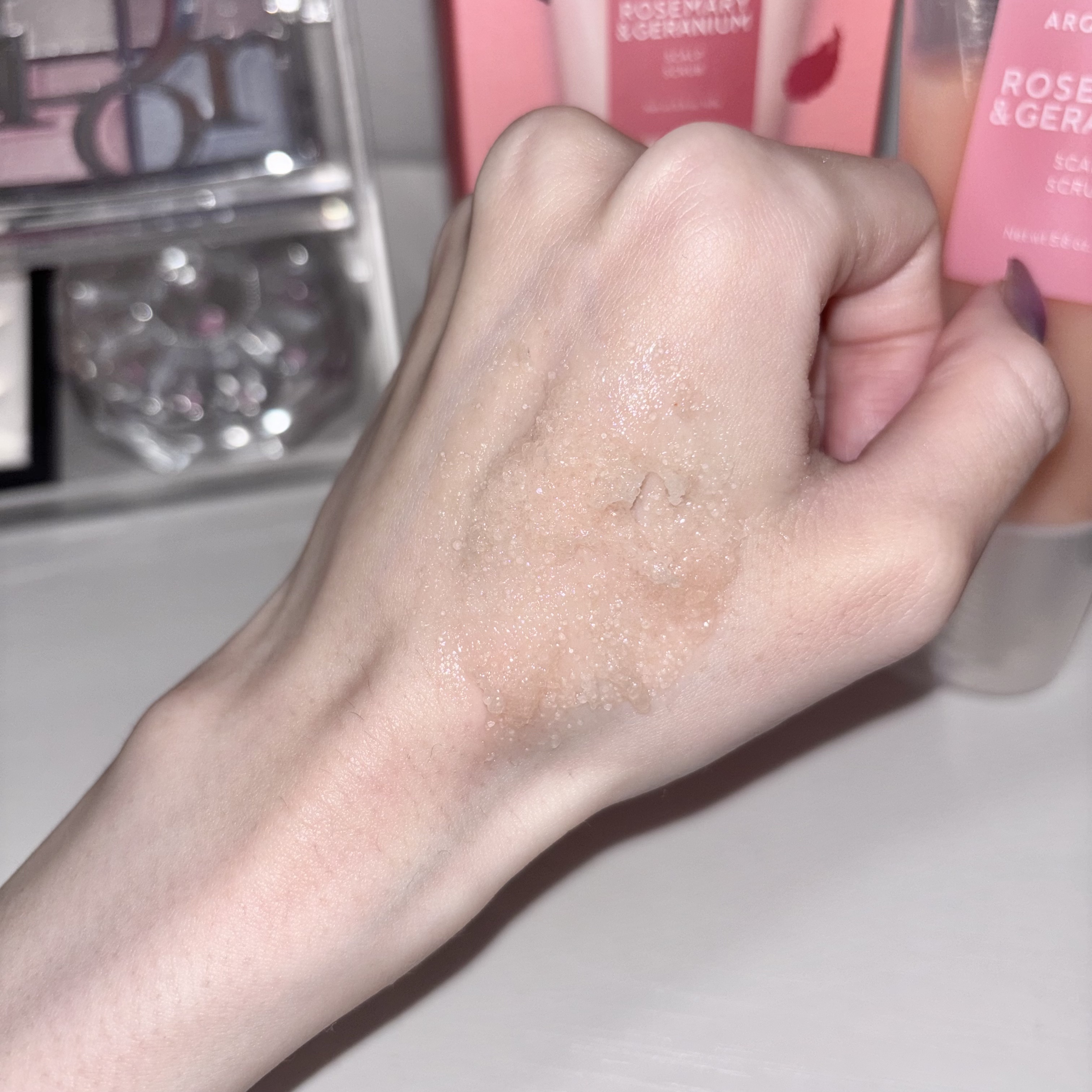 ローズマリー＆ゼラニウムスカルプスクラブ/AROMATICA/ヘッドスクラブを使ったクチコミ（2枚目）