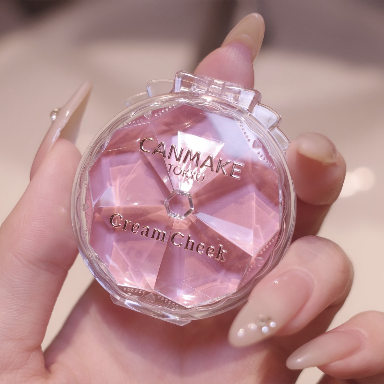 キャンメイクのクリームチーク、パケがあまりにも可愛く進化しすぎている……キューピッドピンクはあざとぴゅあピンクで超可愛いから買って👼🏻🎀⸝‍⋆