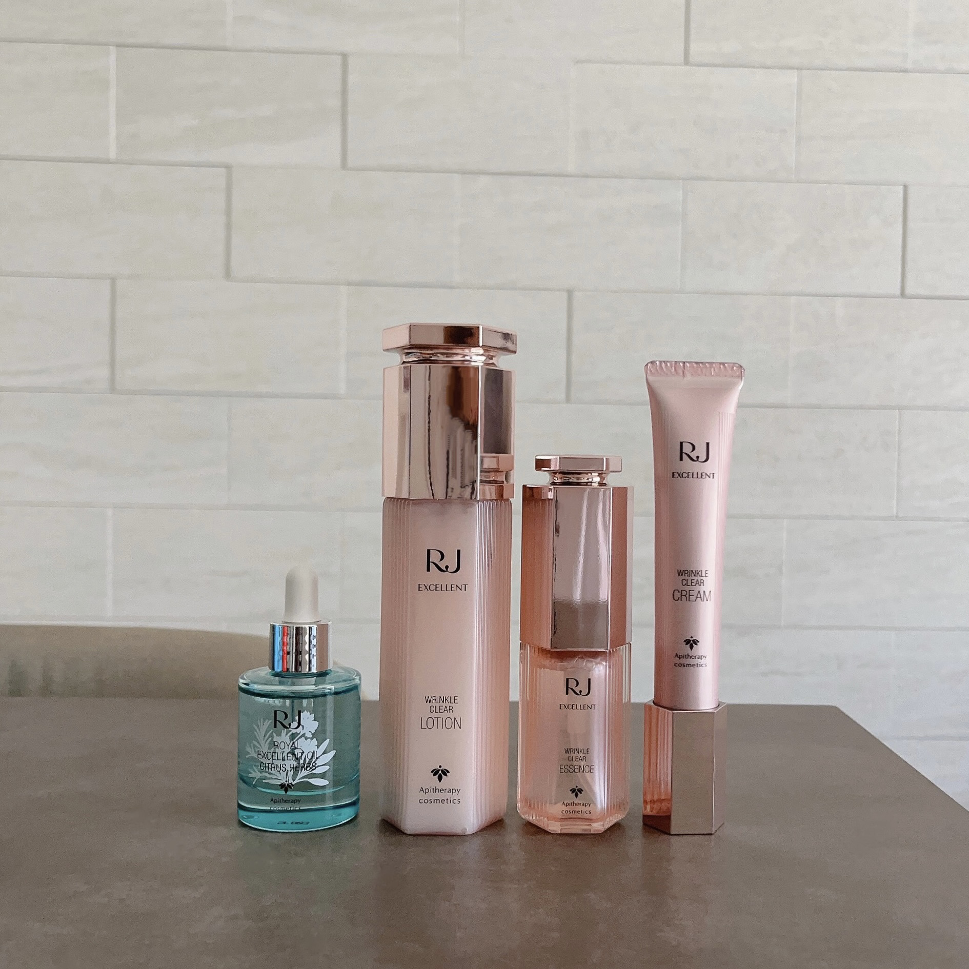 
#BPBイベント レポ🐝🍯

ローヤルゼリーと幹細胞を研究しているブランド
山田養蜂場

ミツバチの恵みを最大限に活用したアピセラピーコスメティクスたちをお試しさせていただいたよ😊

・ローヤルエクセレントオイル シトラスハーブの香