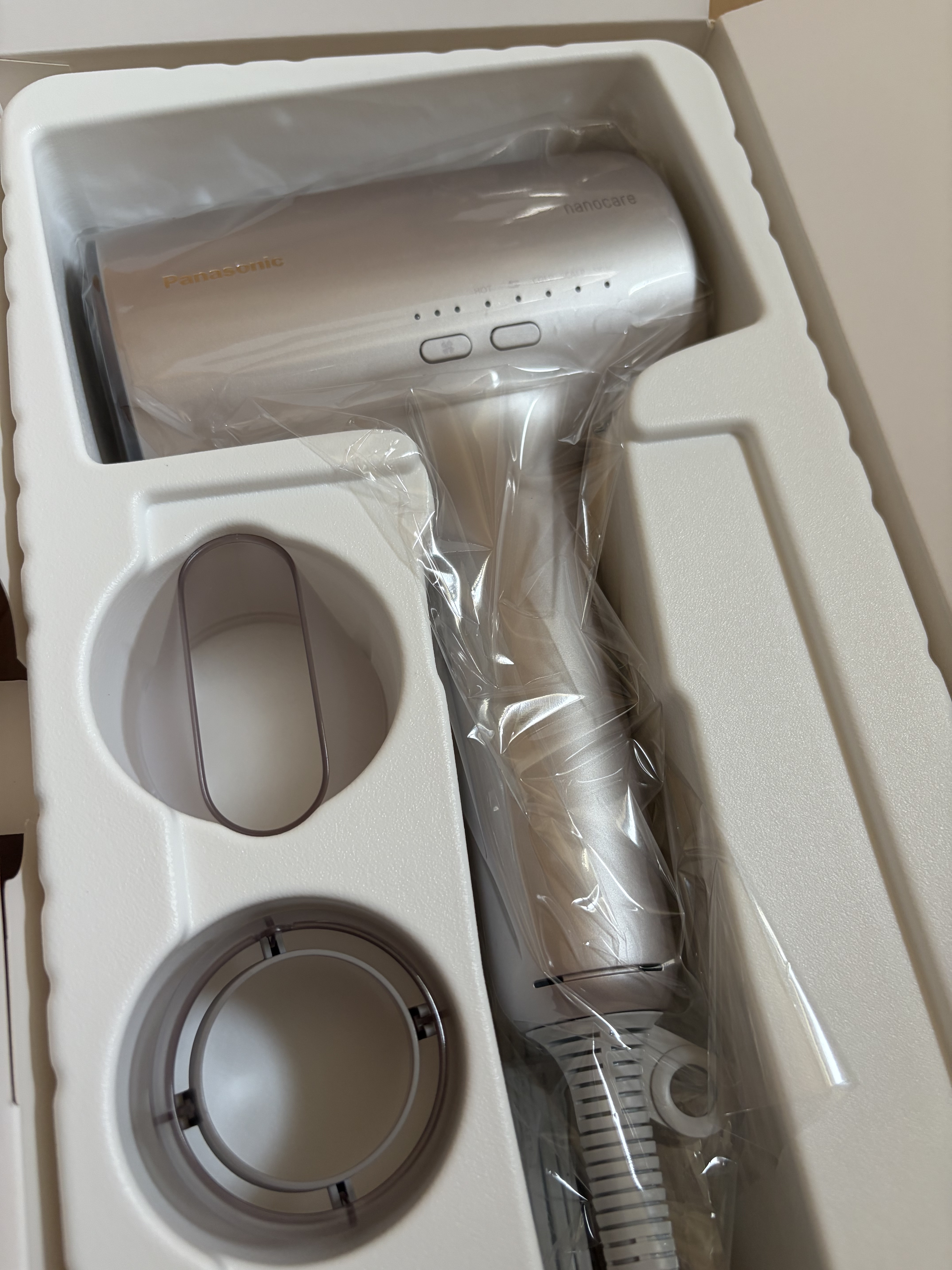 お久しぶりの投稿🙏🏻💦


2025年1番買って良かったもの！良いドライヤー！

Panasonic
ヘアードライヤー ナノケア EH-NA0J


3万3000円くらいした、普通に高いです💸


今まで3000円くらいのドライヤー