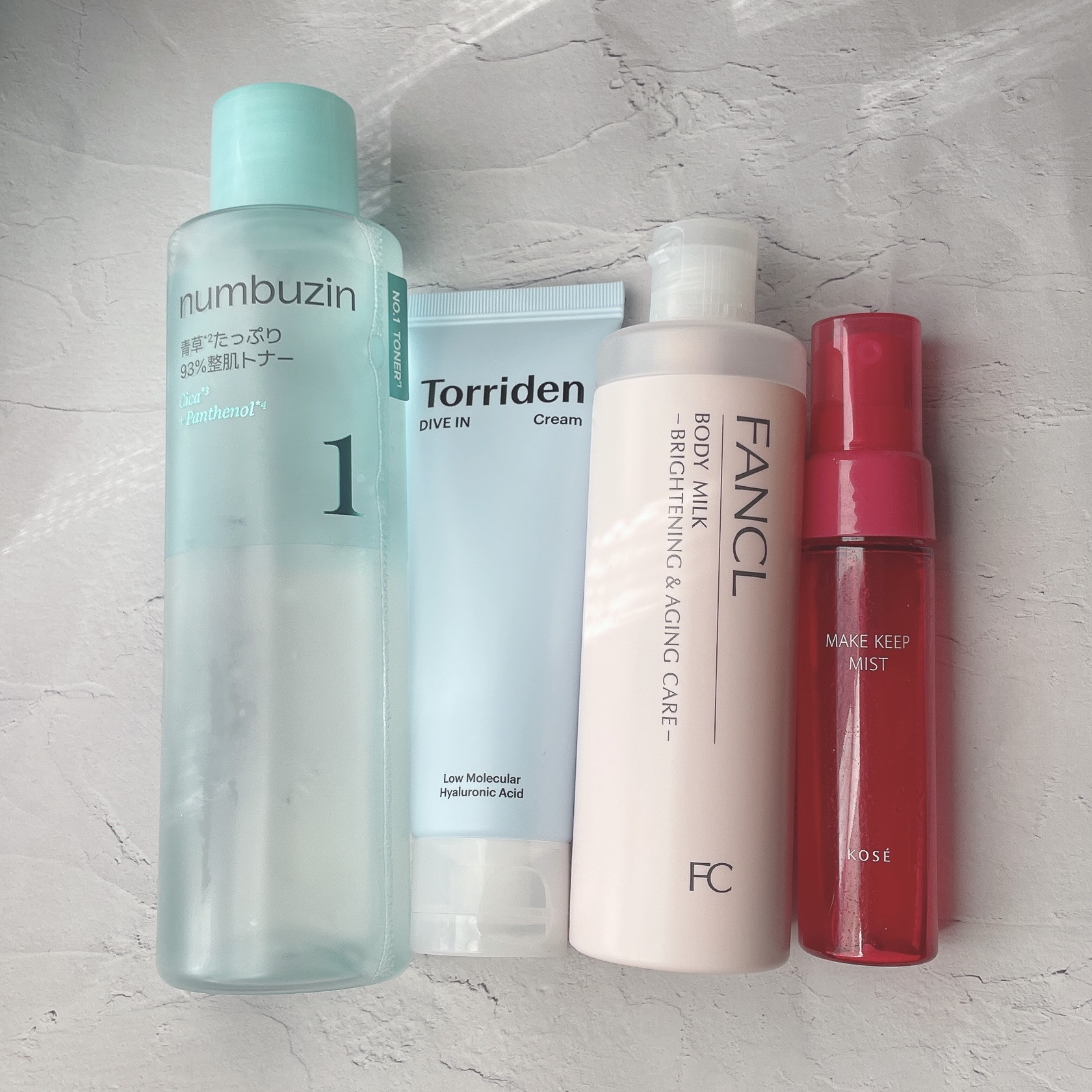 最近購入したものたち🐈

⭐️numbuzin
1番 青草たっぷり93％整肌トナー
¥2,090
ヒリヒリすることなく使えて、ぐんぐん肌に入っていく感じがよかったです！3種の青草で肌荒れを防いで、2種の青草でうるおいを届けるトナーとのこと