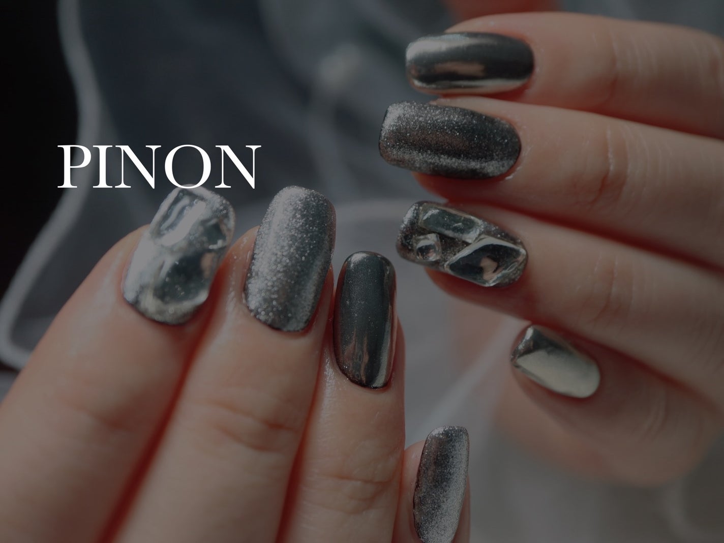 shino on LIPS 「持込みデザイン☺︎硬そうな強そうなBLACK×glitter×..」(2枚目)