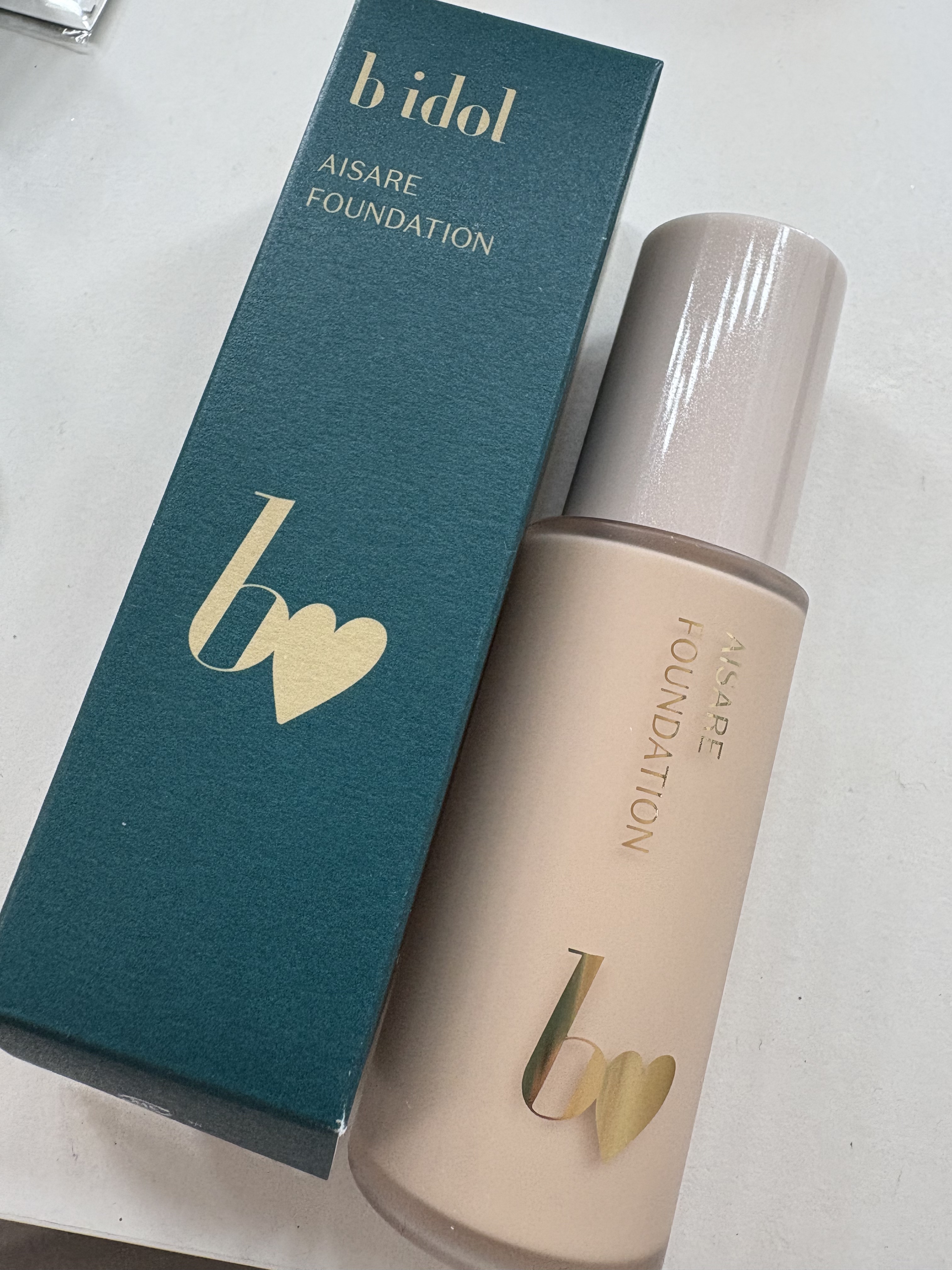 愛されファンデ 00 ホワイトベージュ/b idol/リキッドファンデーションを使ったクチコミ（1枚目）