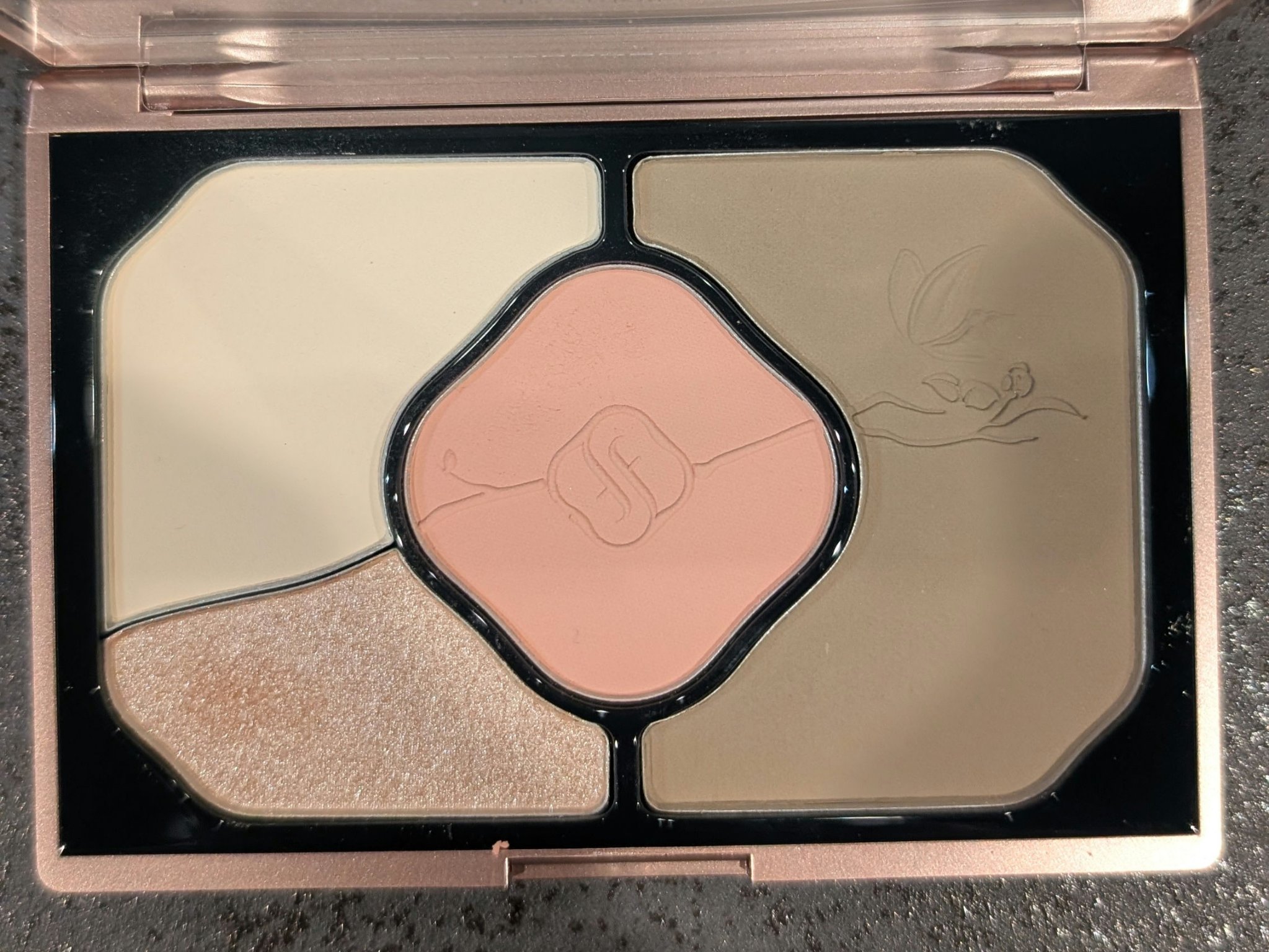 蝶翼清影マルチパレット/花西子/マルチパレットを使ったクチコミ（2枚目）