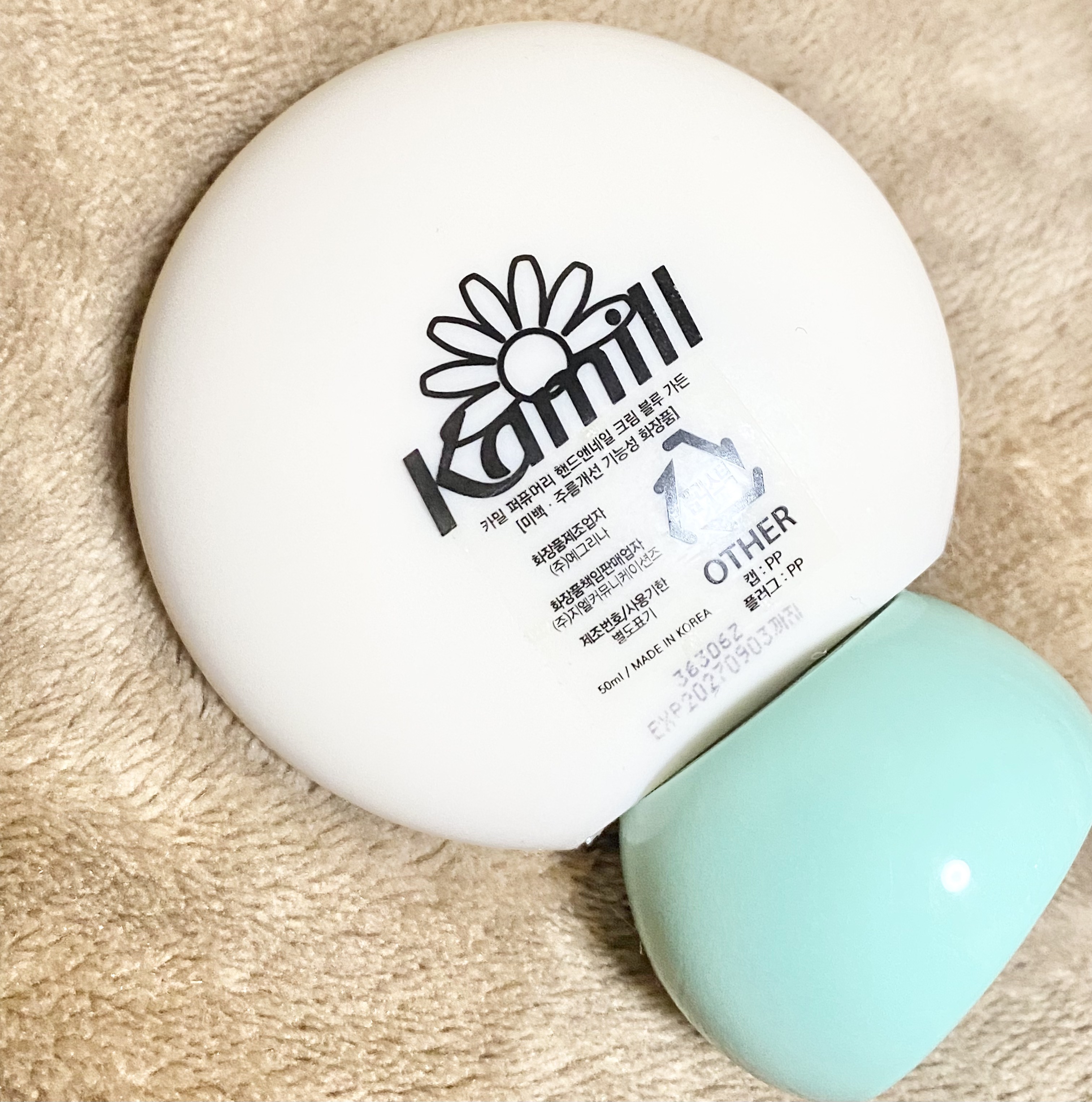 パフューマリー ハンド＆ネイルクリーム ブルーガーデン 50ml/カミール/ハンドクリームを使ったクチコミ（2枚目）