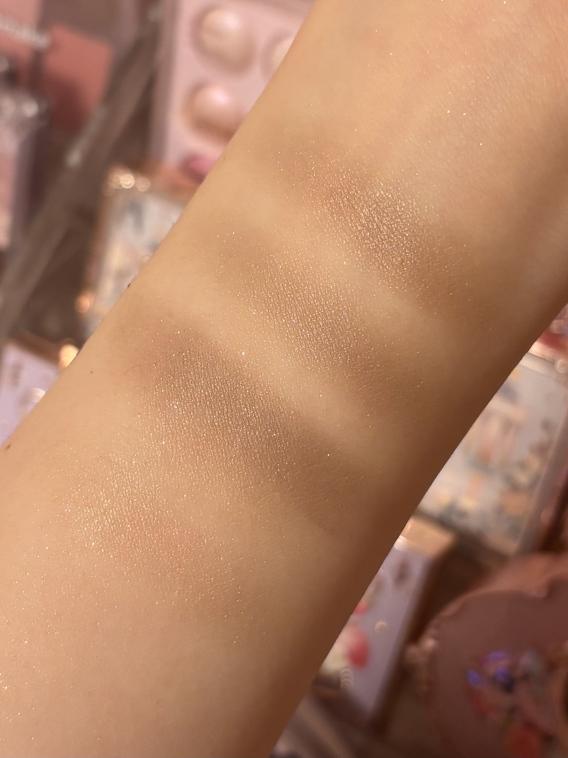 KATE ケイト メロウブラウンアイズのクチコミ「ブルベにおすすめなブラウンアイシャドウです

オフィスメイクにも!
4色で簡単にグラデーション.....」（2枚目）