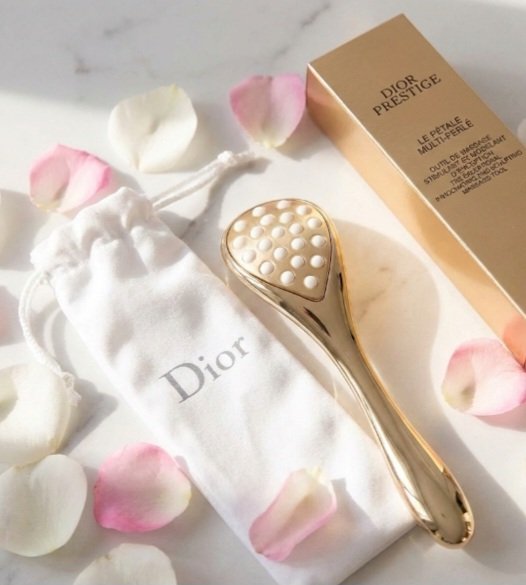 Dior ル ペタル マルチ パールのクチコミ「Dior
ル ペタル マルチ パール

このマッサージツ－ルが最高に気持ちいいんです。
Dio.....」（2枚目）