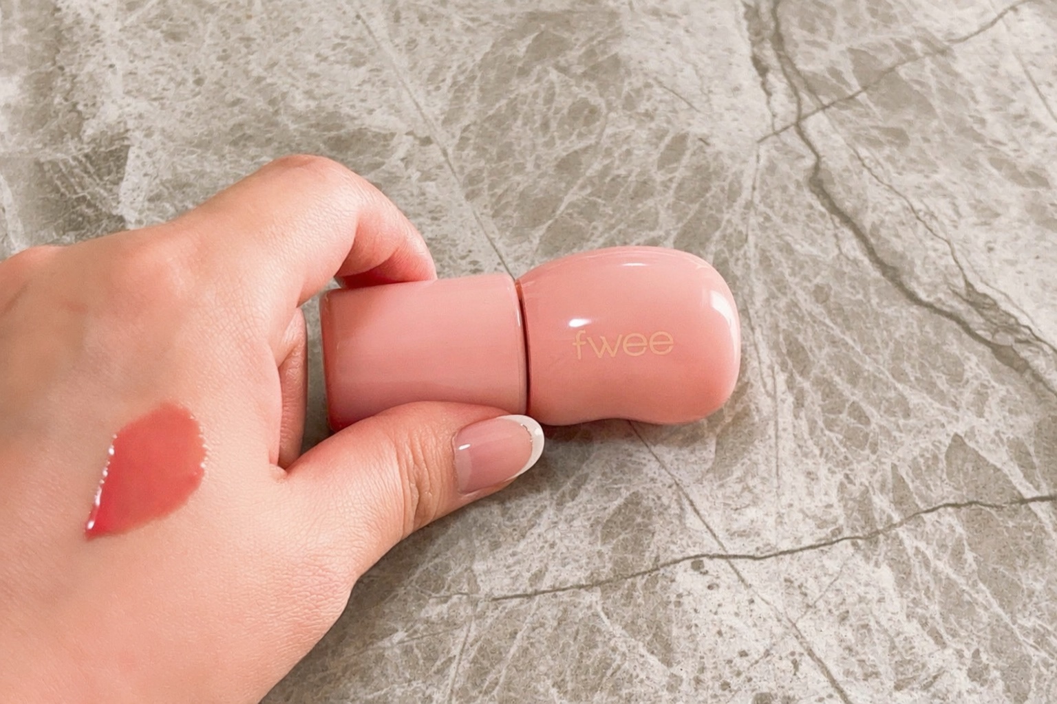 フィー 3Dボリューミンググロス/fwee/リップグロスを使ったクチコミ（2枚目）