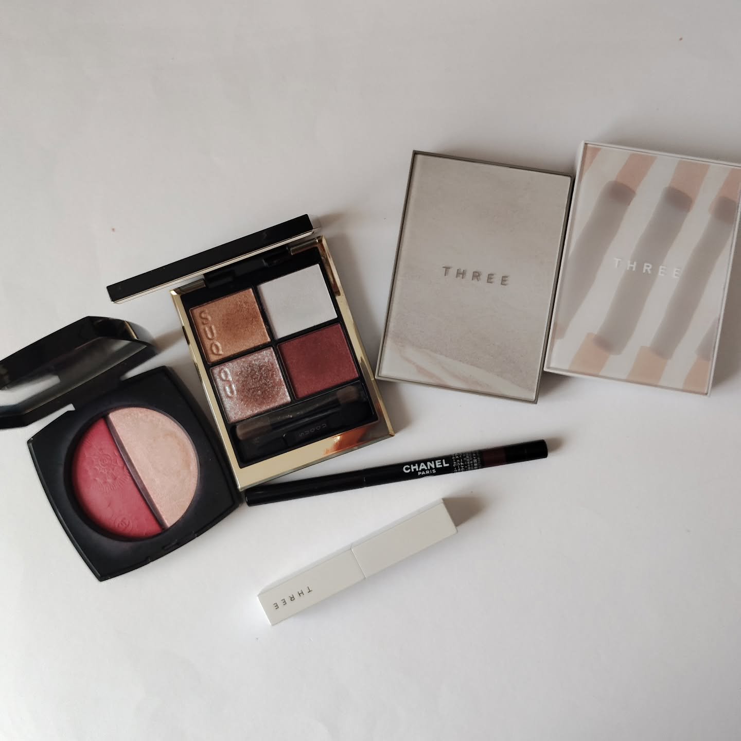 THREE ディスコーダントダンス フェイスパウダー/THREE/プレストパウダーを使ったクチコミ（1枚目）