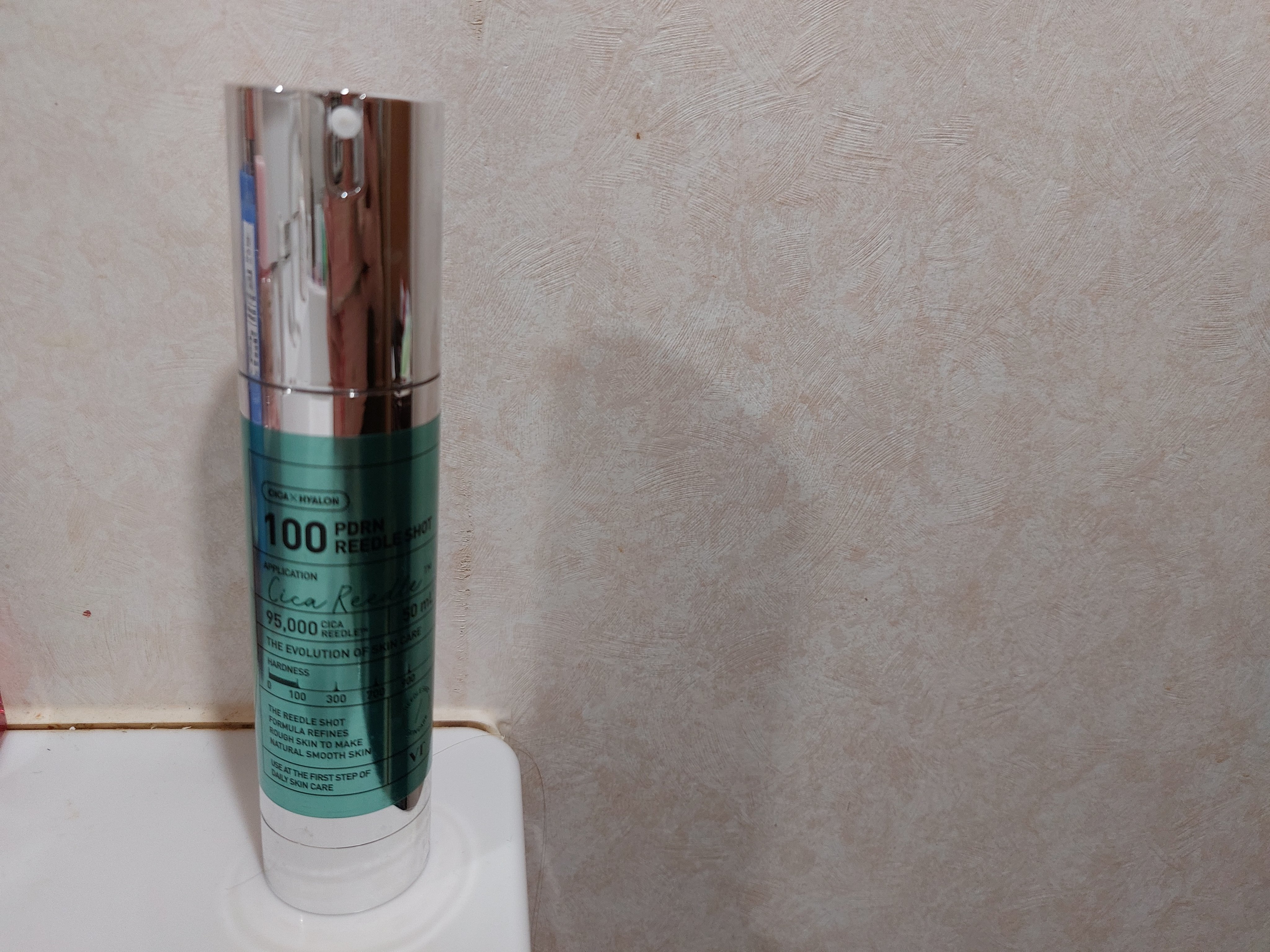 VTcosmetics中の人のリードルショットイベントで当たり使用です。

PDRNリードルショット100

VTの代表商品のリードルショットにPDRNが配合。

朝晩洗顔後に使用です。

白色のクリームのようなこっくりとしたテクスチャー。