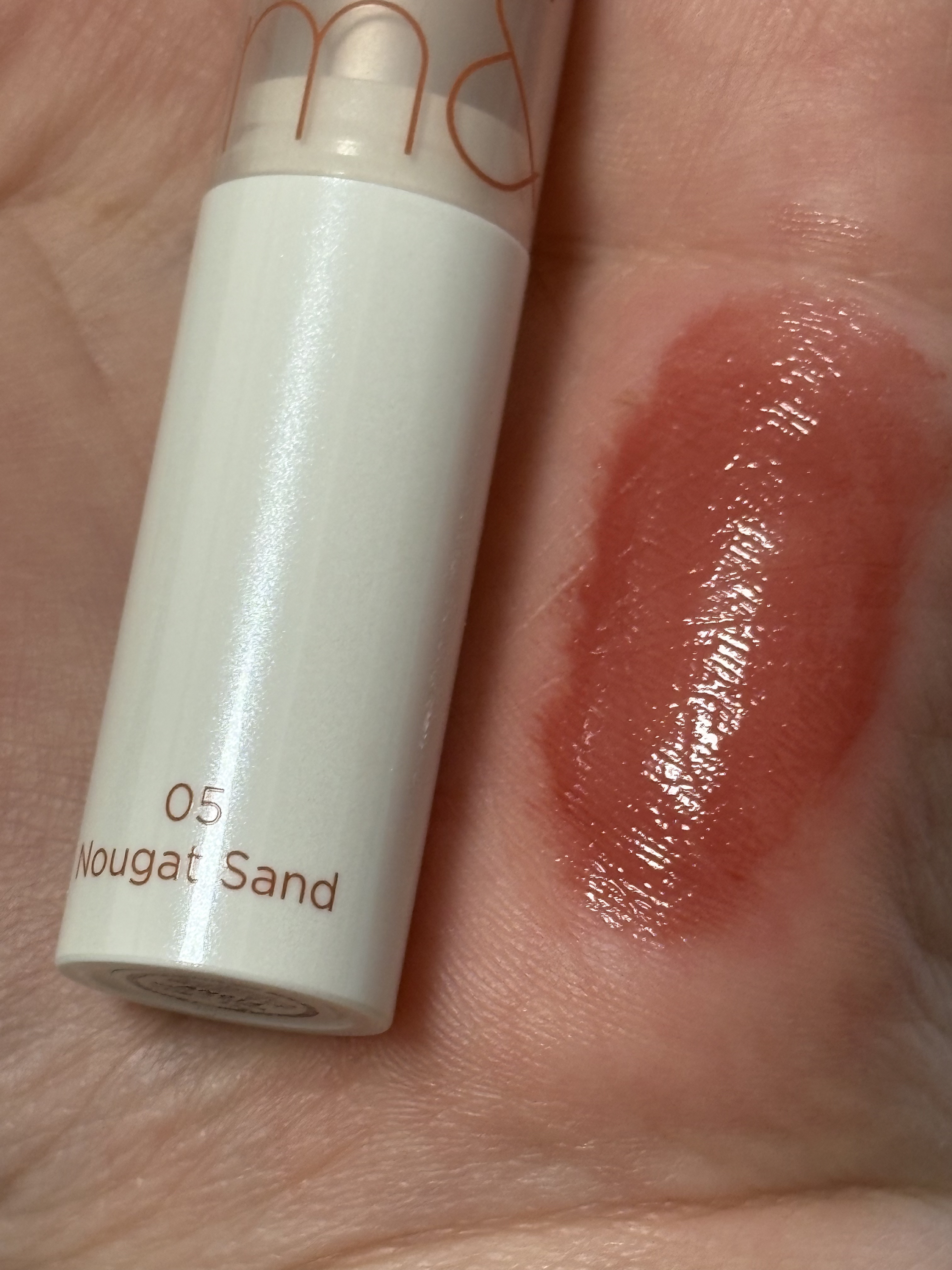 グラスティングメルティングバーム 05 ヌガーサンド(Nougat Sand)/rom&nd/リップバームを使ったクチコミ（2枚目）