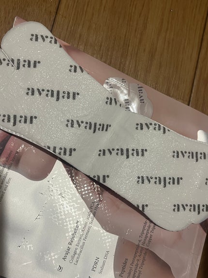 avajar プレミアムネックマスクのクチコミ「首元のシワケアできると聞き、気になり購入しました!クリームラッピングマスクで、ぴたっと密着しず.....」(1枚目)