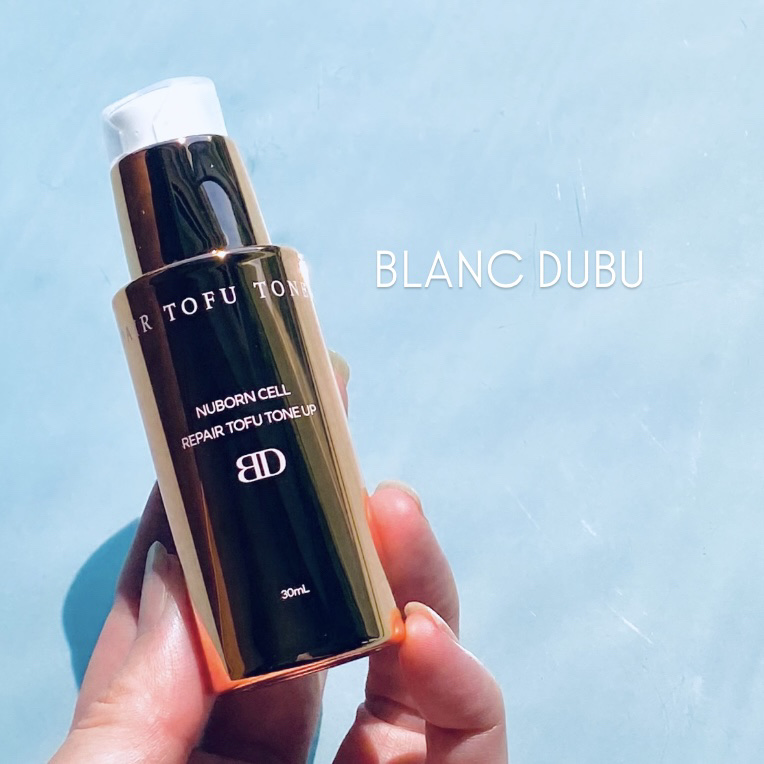 BLANC DUBU (ブランドゥブ)　リペア豆腐トーンアップクリーム
SPF40・PA++

注目の美容成分「PDRN*1」を配合。
さらに、ナイアシンアミド*2やツボクサエキス*3などの美容成分を配合。

ゴールドカラーの容器が素敵。
