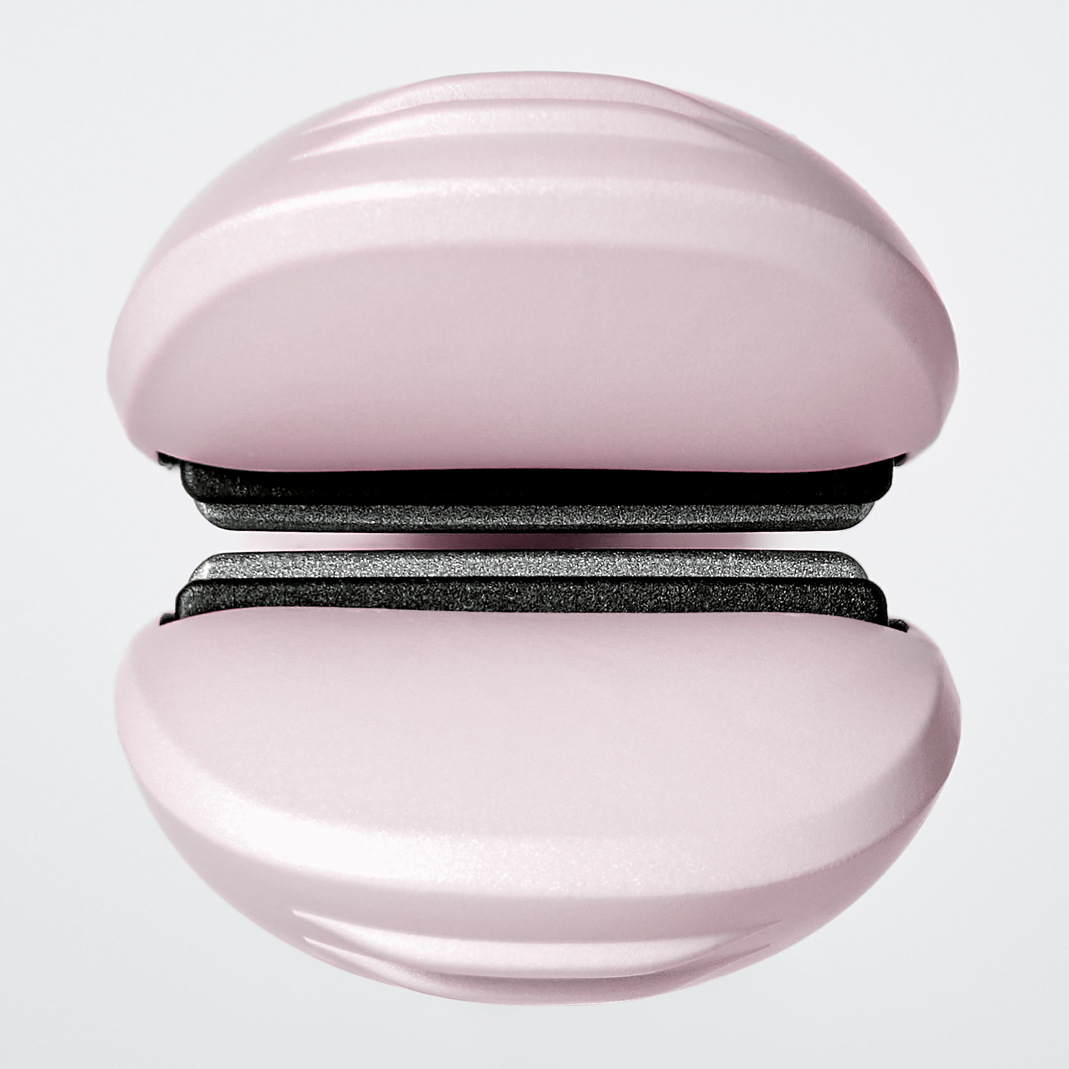 独自のパール髪プレートで
ダメージを抑えながら、なめらかなツヤ髪へ💫

SALONIA グロッシーケア ストレートヘアアイロン🪮
髪にやさしい3つの成分を配合したプレートが、熱をムラなく伝え、摩擦を抑えながらスタイリングを可能に🌿

