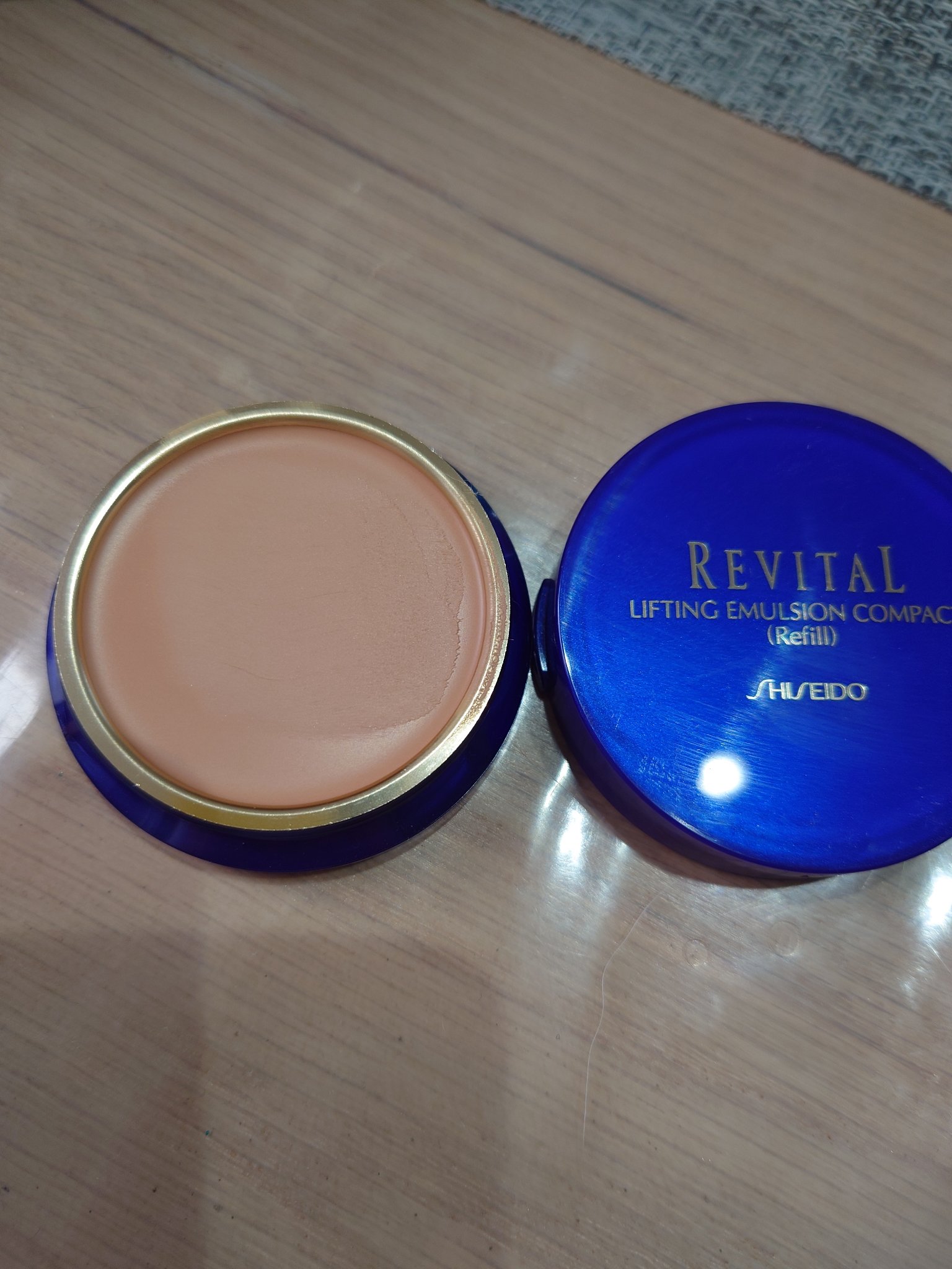 リフティングエマルジョンパクト/リバイタル/クリーム・エマルジョンファンデーションを使ったクチコミ（2枚目）