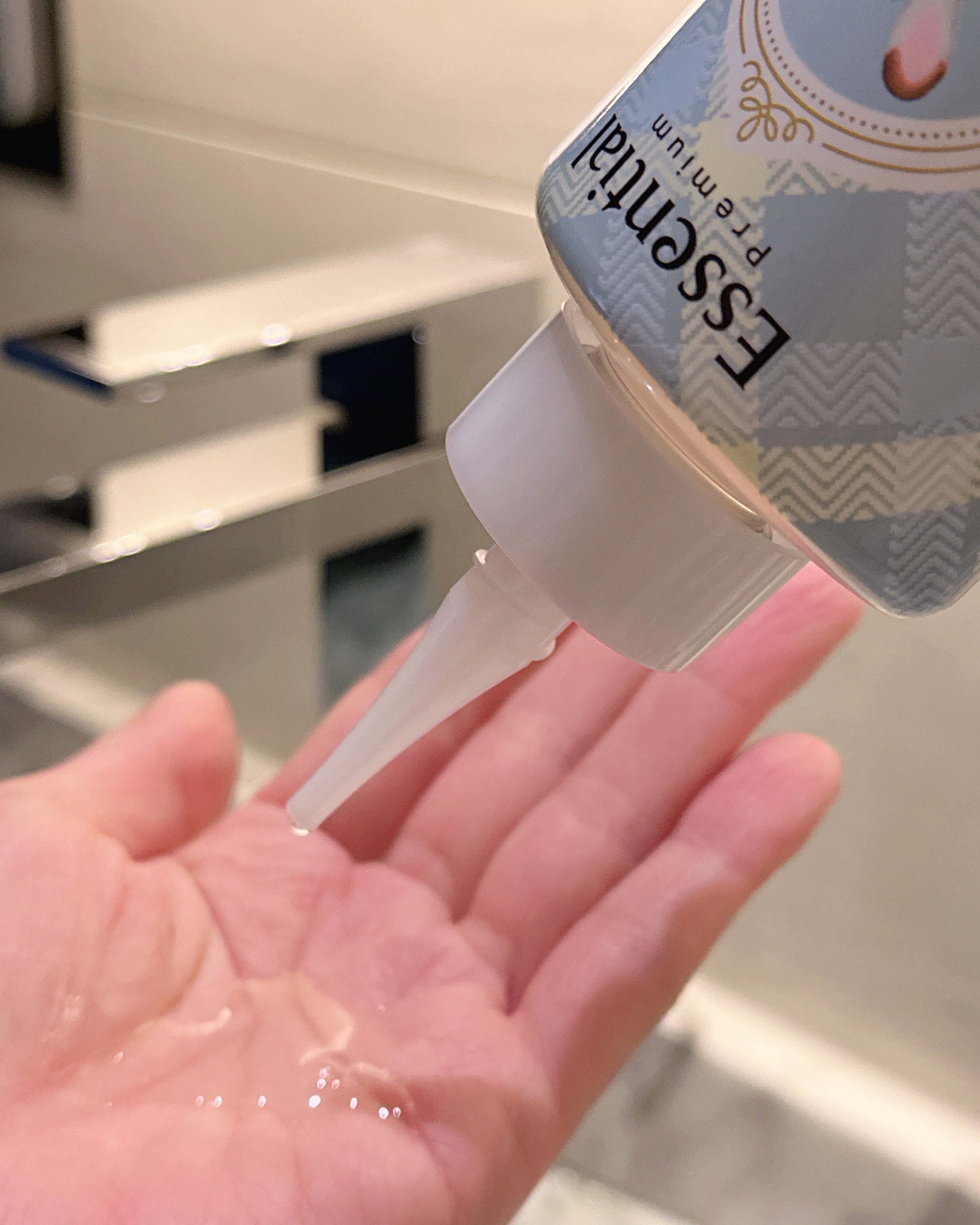 エッセンシャル プレミアム ウォータートリートメント EXスムース/エッセンシャル/アウトバストリートメントを使ったクチコミ（3枚目）