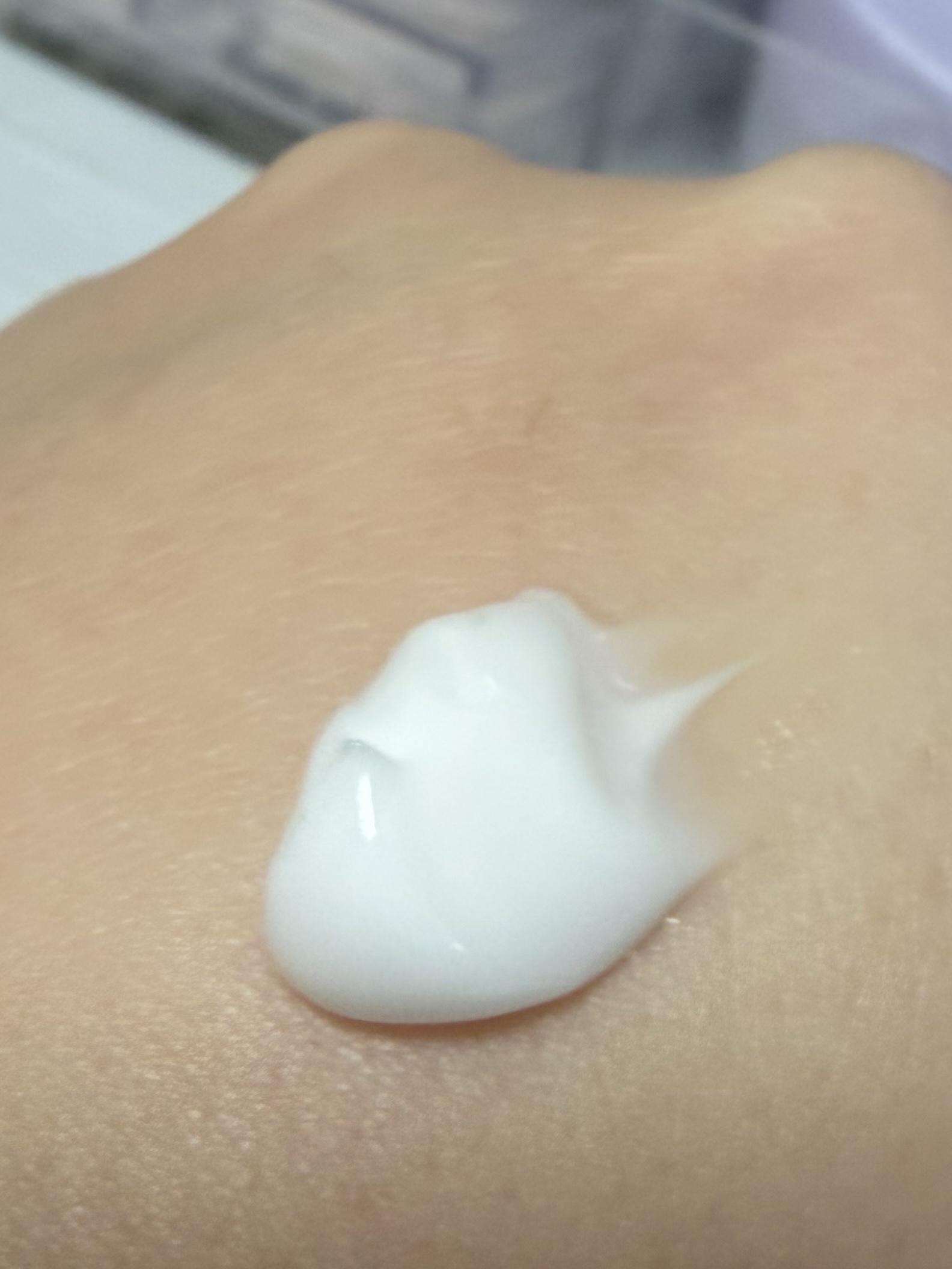 ホワイトトリュフナリシングハンドセラムインクリーム/ダルバ/ハンドクリームを使ったクチコミ（3枚目）