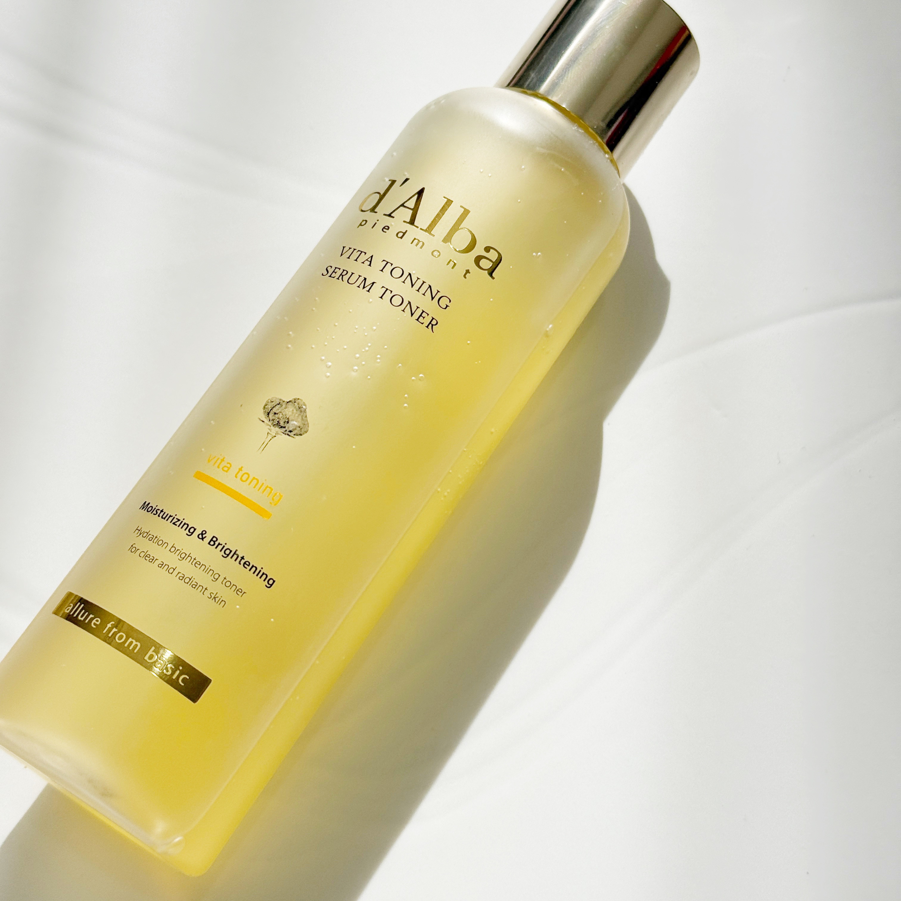 ダルバ ビタトーニングセラムトナーのクチコミ「
今回、ご紹介するのは
昨年発売されて話題だった
ダルバのビタミンシリーズから
ビタトーニング.....」（2枚目）