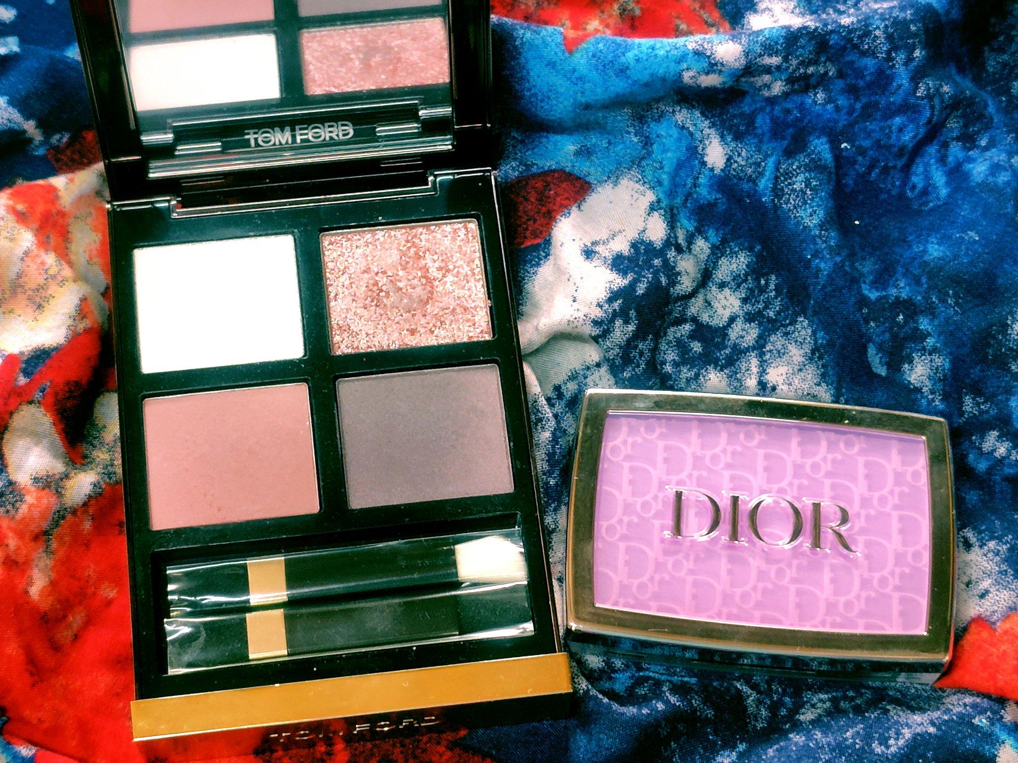 あ〜こんなん持ってたわ～って反省したパレット

TOM FORD BEAUTY🌹

アイ カラー クォード

30R

インソレント ローズ

完全に最近使ってなくて存在を忘れてました

春コスメのDiorのマシュ