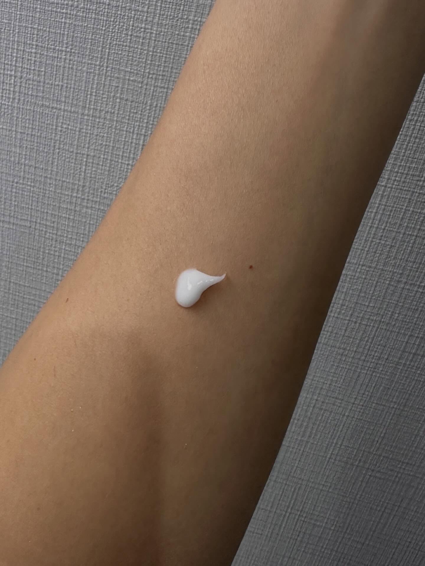 ビオレu ザ ボディ ぬれた肌に使うボディ乳液 無香料のクチコミ「Bioreさんの、バスタイムローション
お風呂上がる前につけるボディクリームのようなものですね.....」（2枚目）