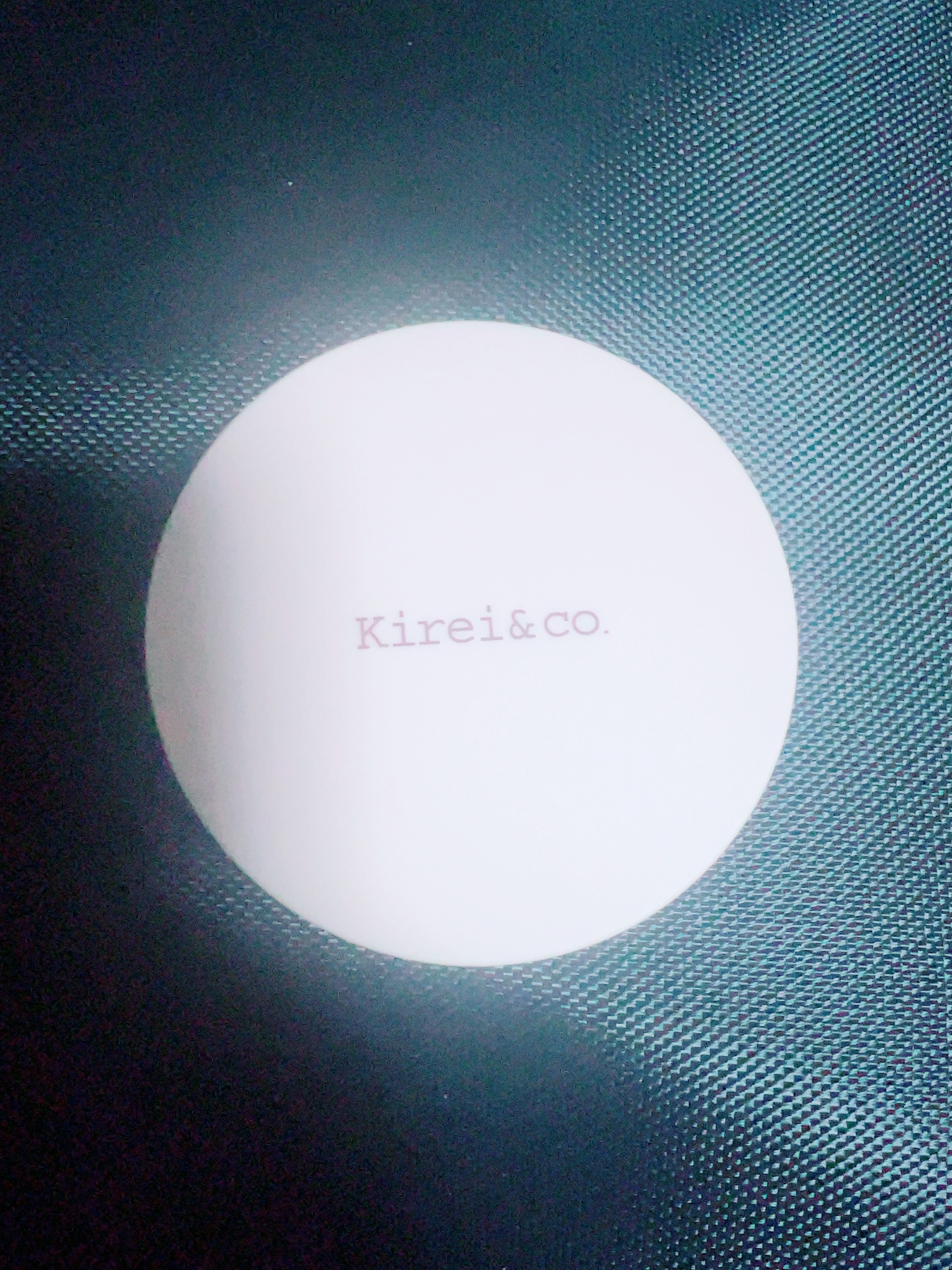 Kirei&co. 4カラーフェイスパウダーのクチコミ「4色展開の為、肌の赤身やら久隅を
メイクの途中工程でやった事を
最終的仕上がりでも
しっかり馴.....」（1枚目）