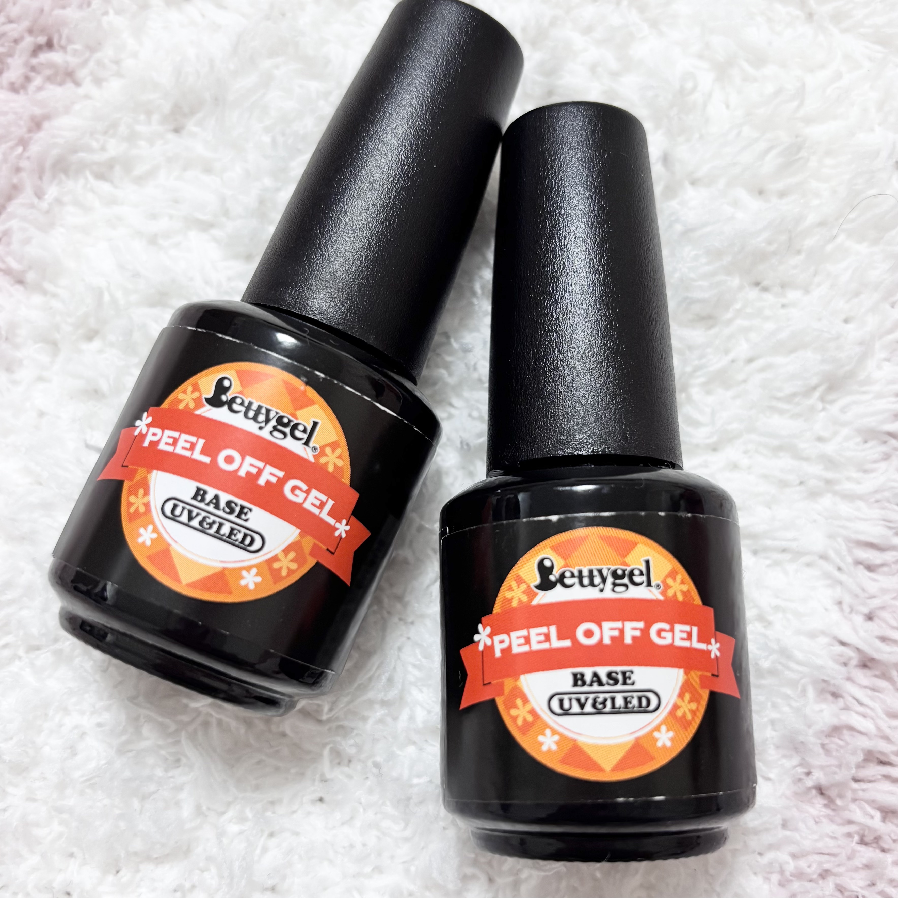 Betty gel
ベティジェル
ピールオフジェル

とても使いやすいので2本目リピートです
なんの不自由もなくジェルネイルを剥がすことができるのすごい
ぺりっ、と剥がれることはありません
ノリのような感じです
一週間ちゃんと保ちます