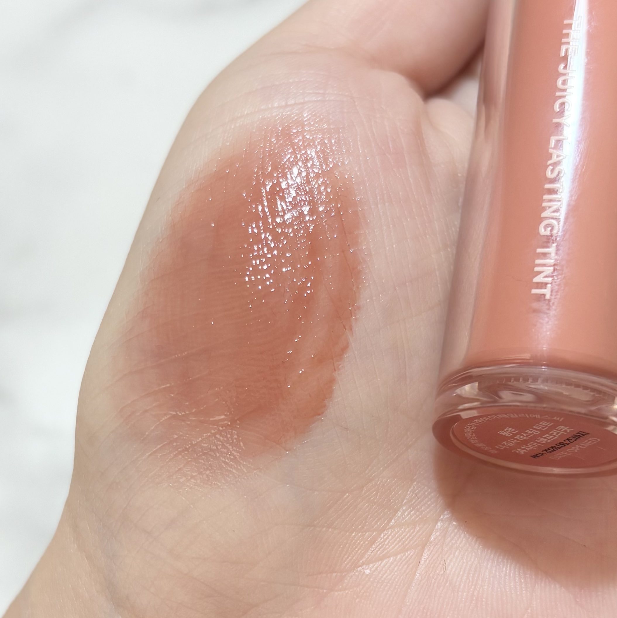 ザ ジューシーラスティングティント/rom&nd/リップティントを使ったクチコミ（2枚目）