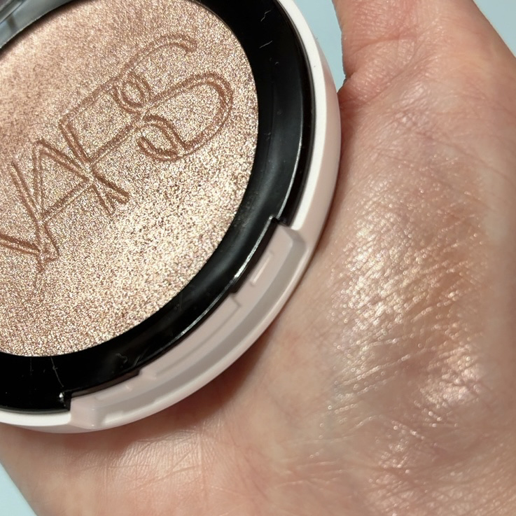 NARS ライトリフレクティング ルミナイジングパウダー/NARS/パウダーハイライトを使ったクチコミ（2枚目）