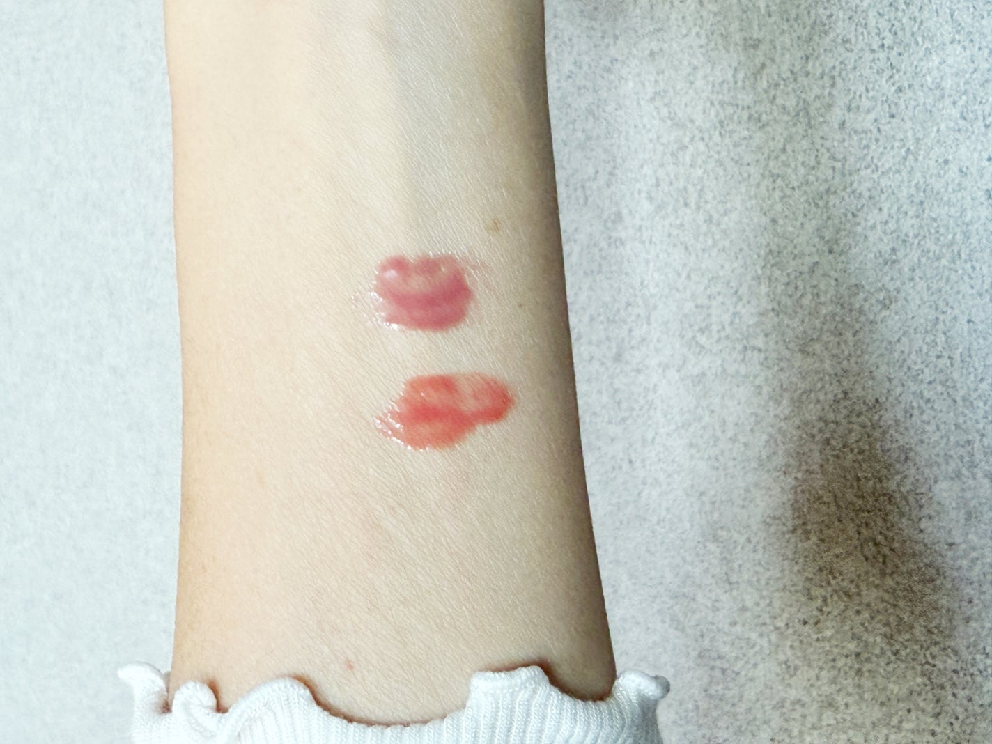 mok on LIPS 「AMUSEジェルフィットグロスハニーモモグロス・サクラグロス唇..」(5枚目)